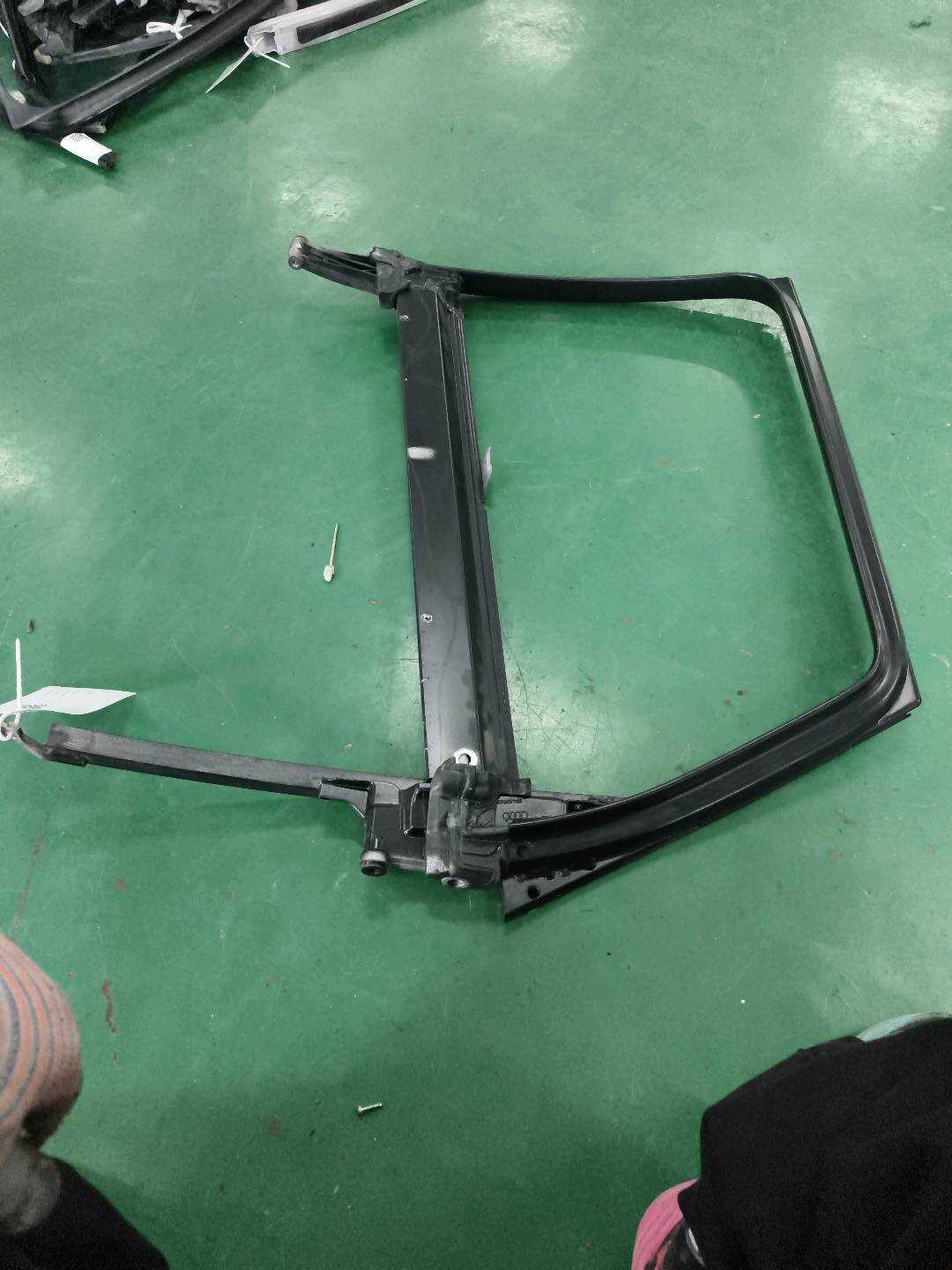 8P4839630B 后门窗框(右)