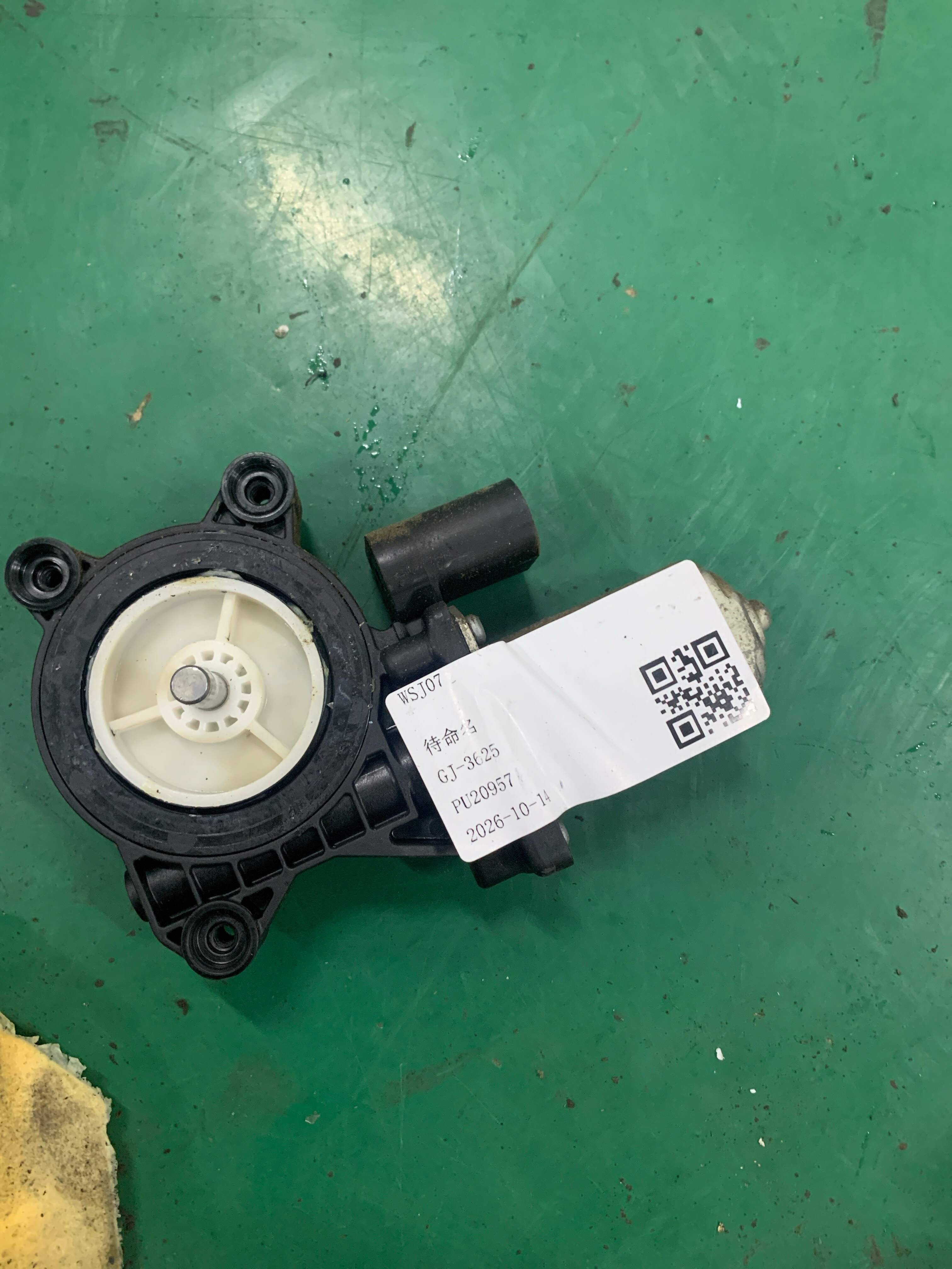 51359804386 后门玻璃升降电机(右)