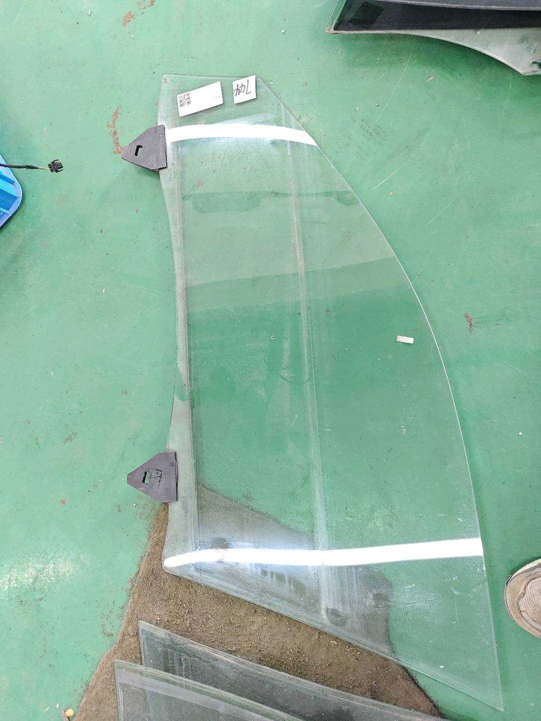 8E0845022D Front Door Glass, Right