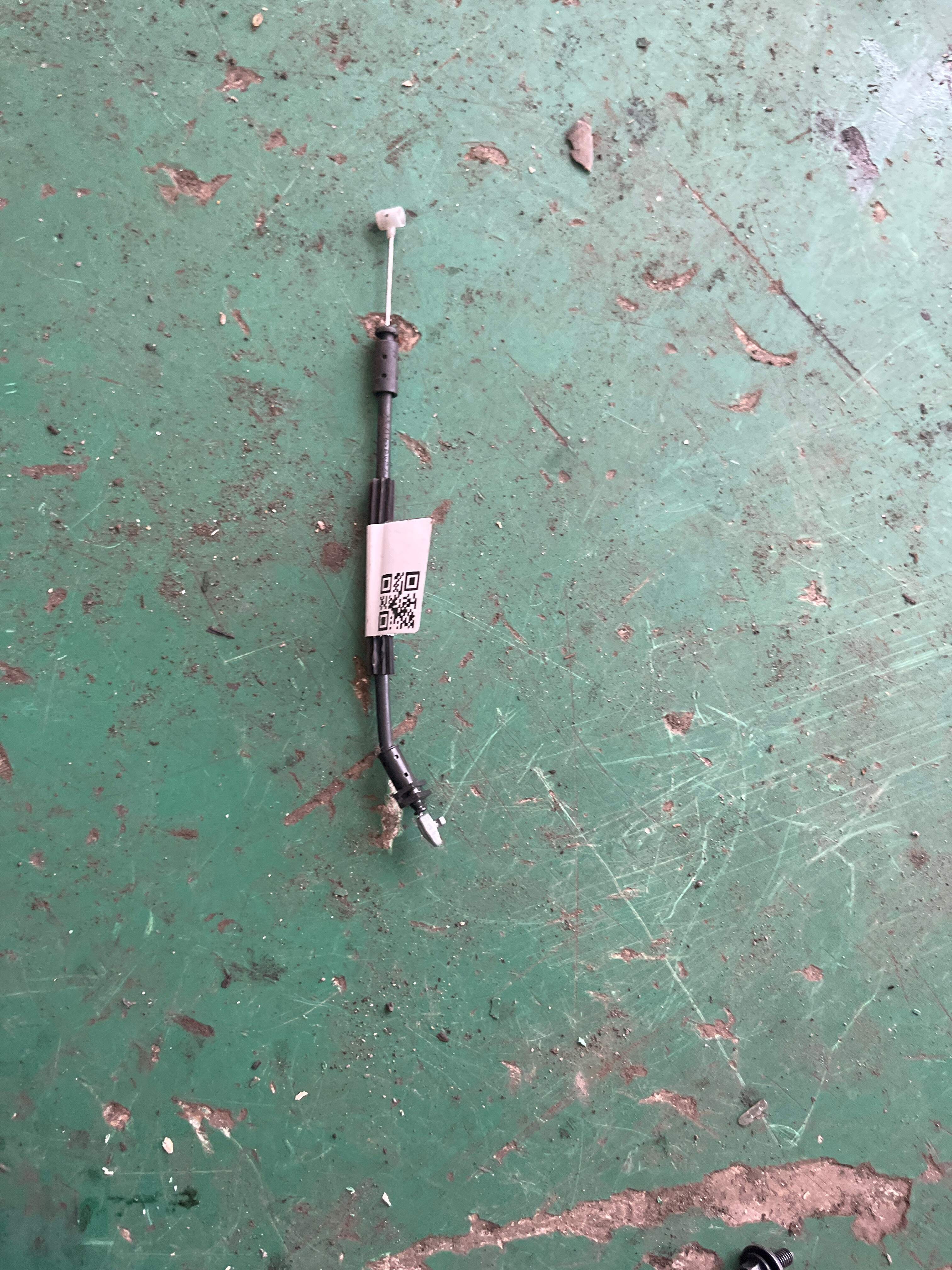 LR001910 Rear Door Outer Handle Cable, Left