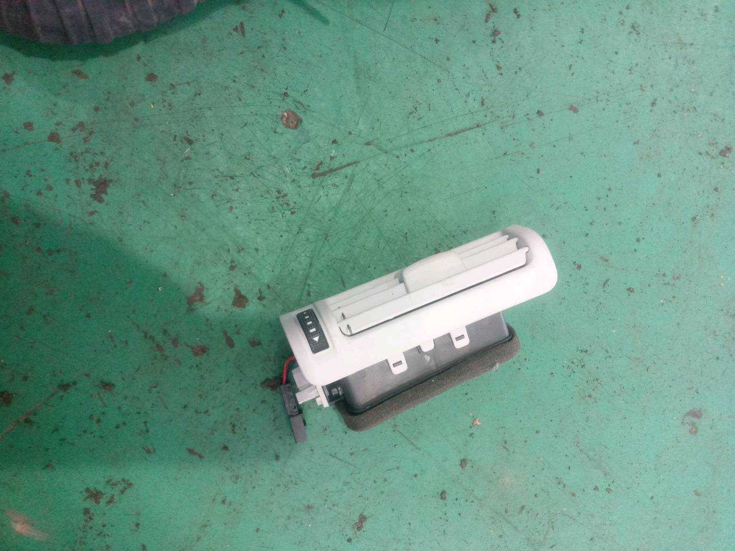 4G0819209C B柱出风口（左）