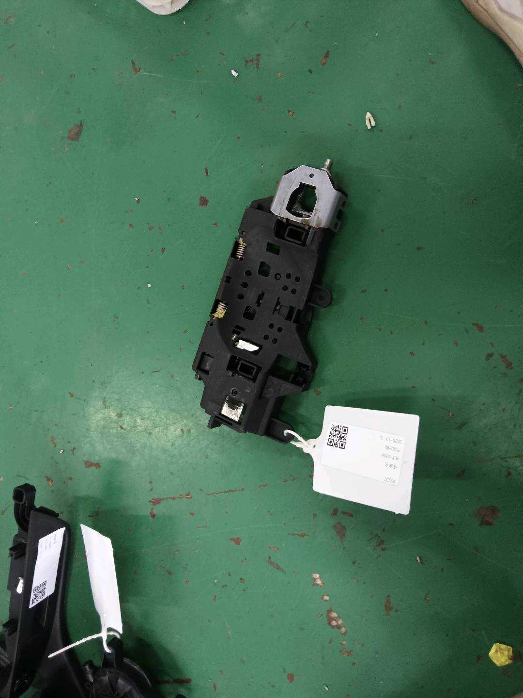 L8WD837811 Front Door Outer Handle Mounting Frame, Left