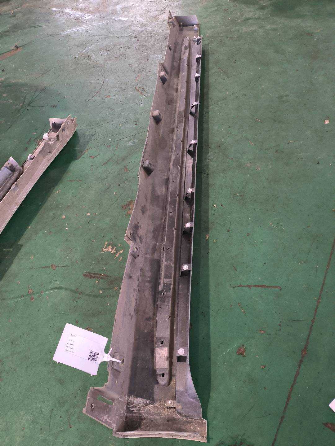 768502V70H 底大边（右）