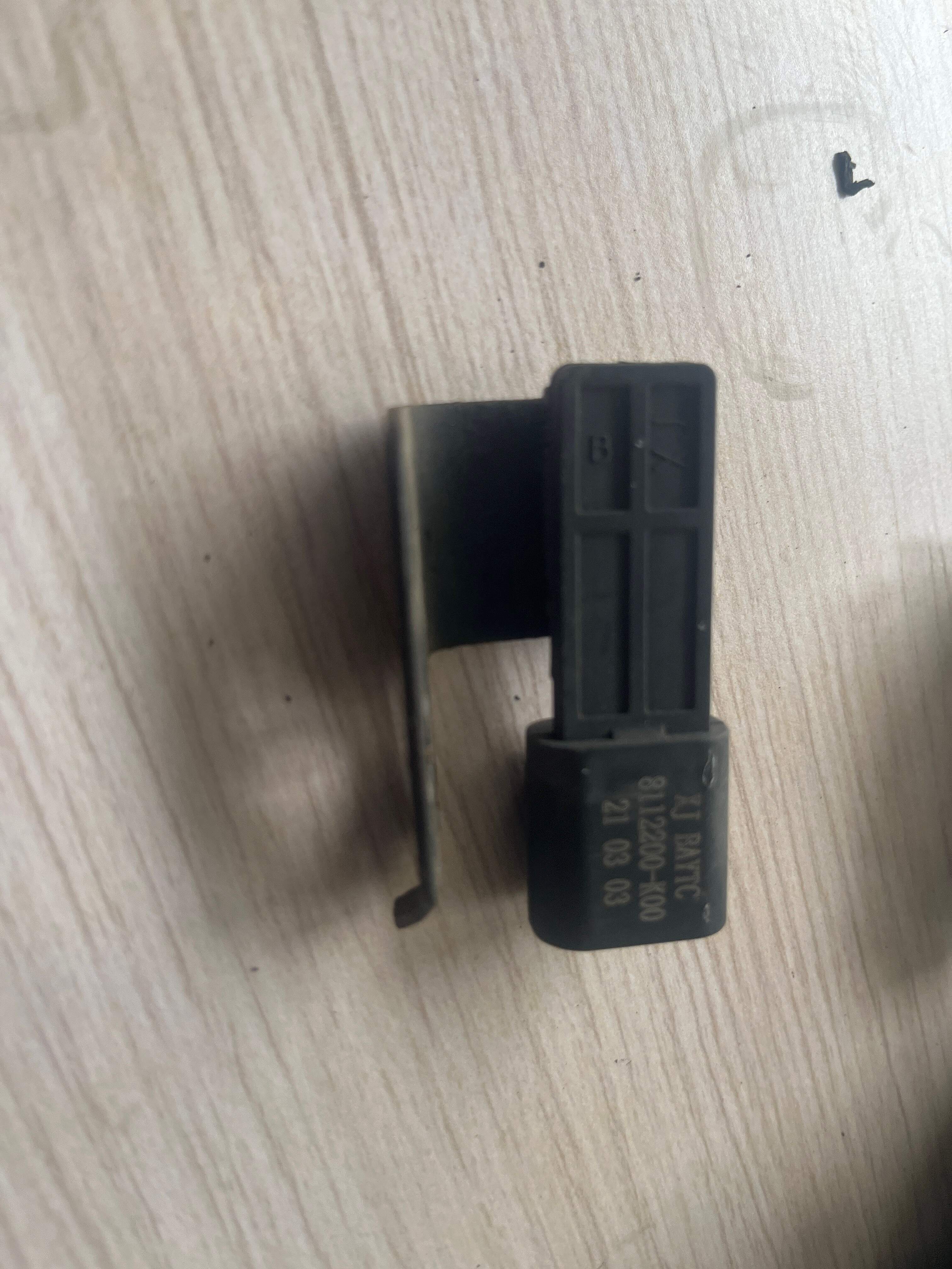 8112200K00 Outside Temperature Sensor Assembly