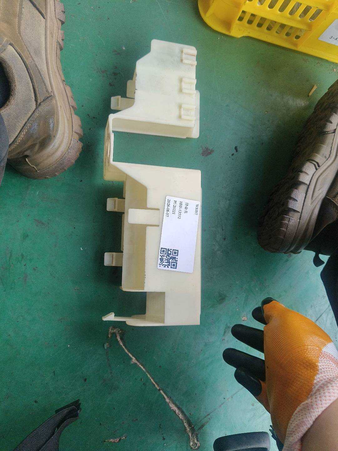 61358379999 车身控制单元支架(右后)