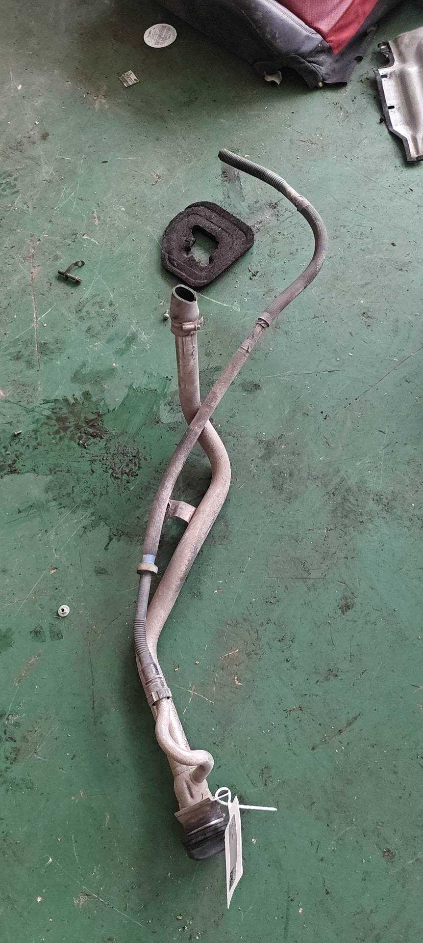 LR045112 Fuel Tank Filler Pipe