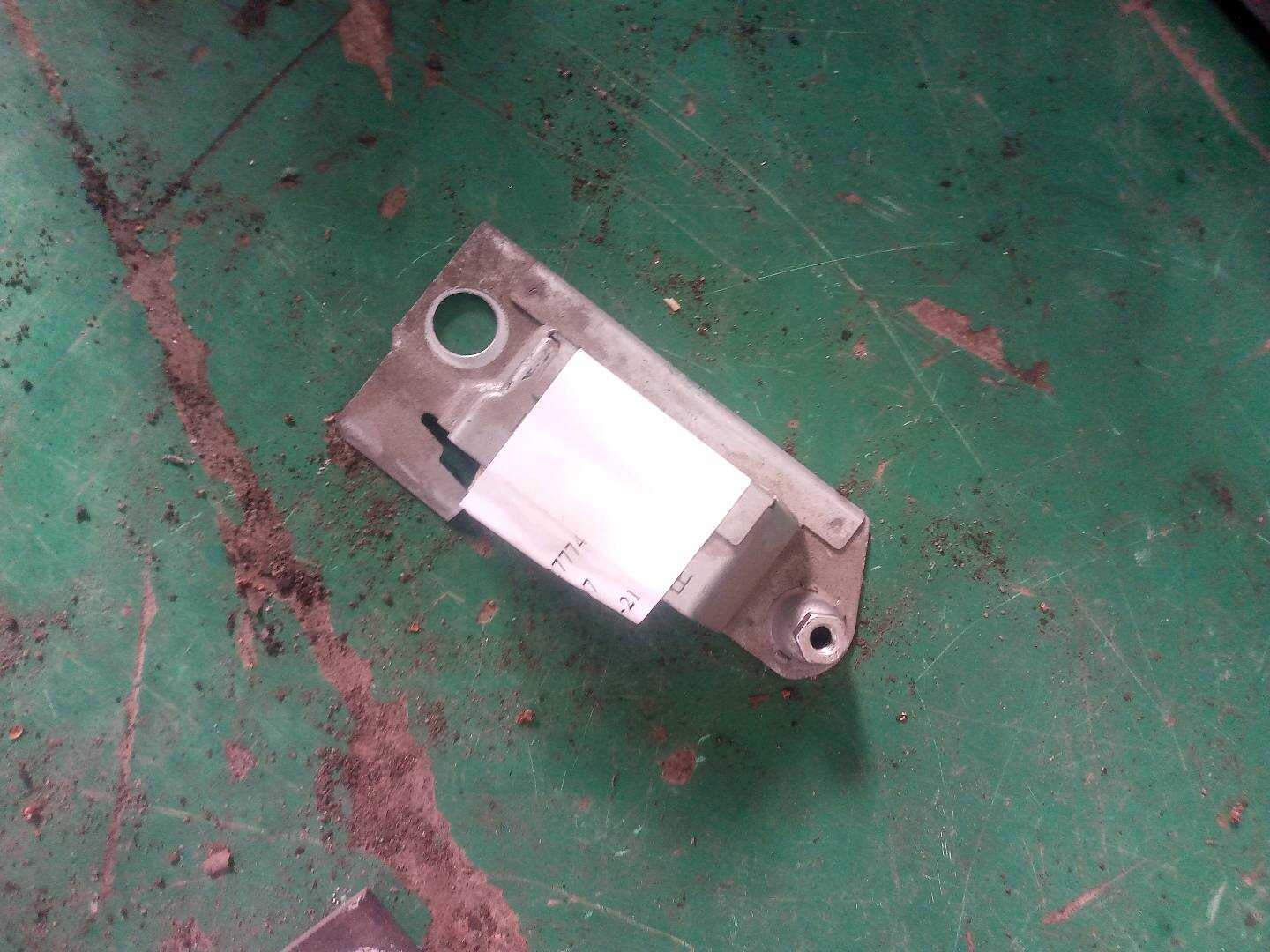 8E0827657H Retaining Sleeve
