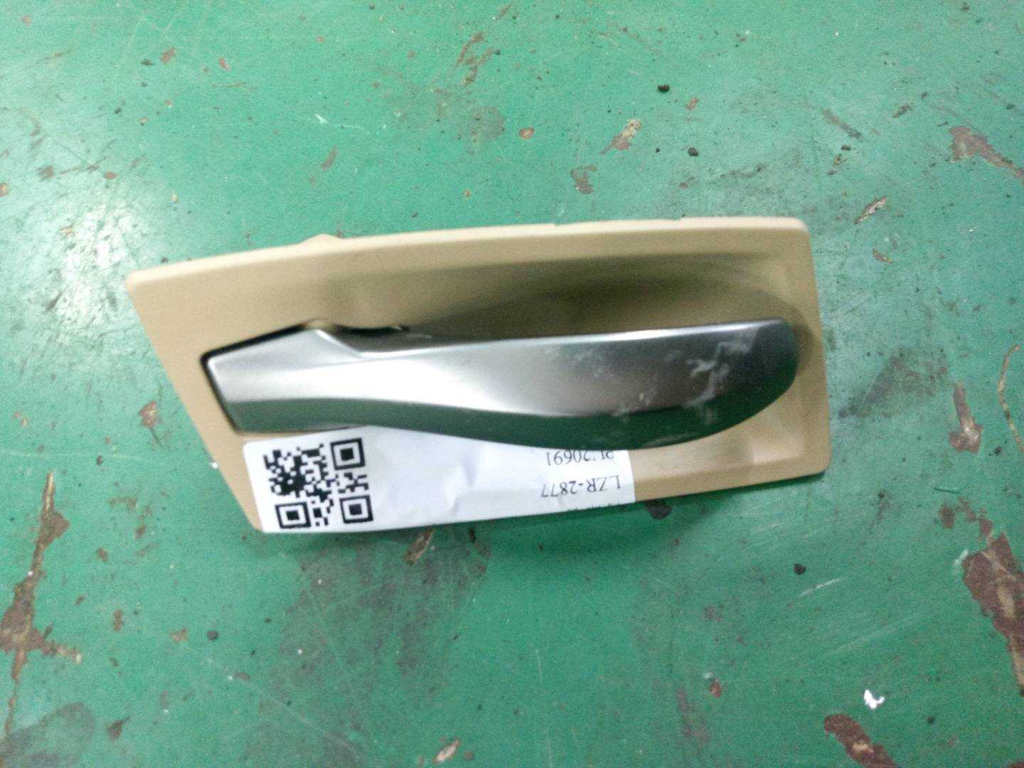 51217076260 前门内拉手(右)
