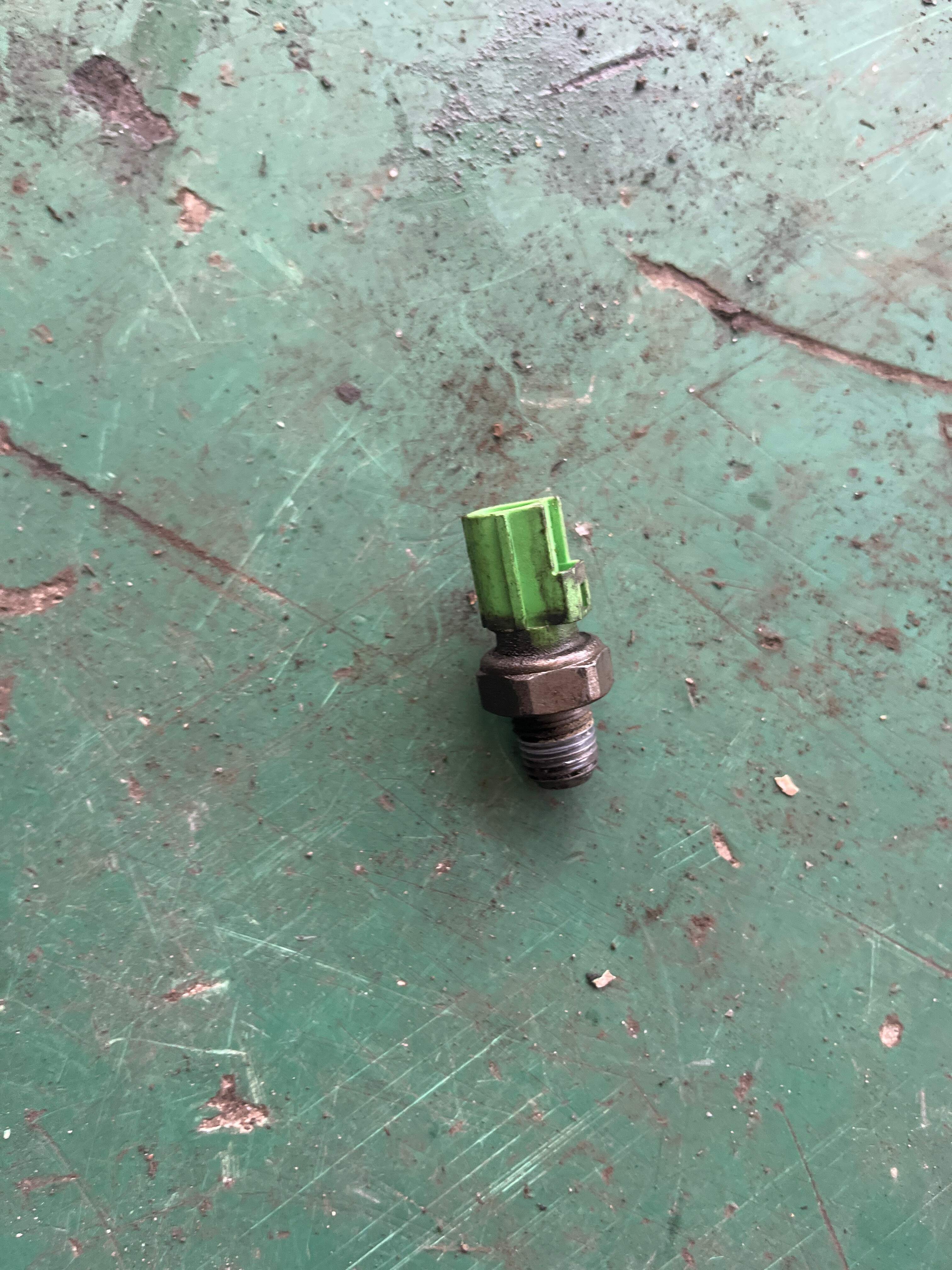 LR000633 Oil Pressure Sensor