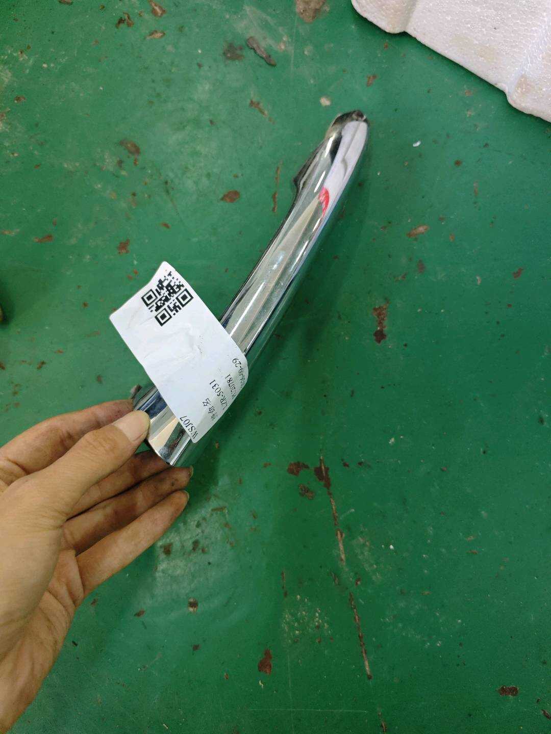 826514Q010 后门外拉手(右)