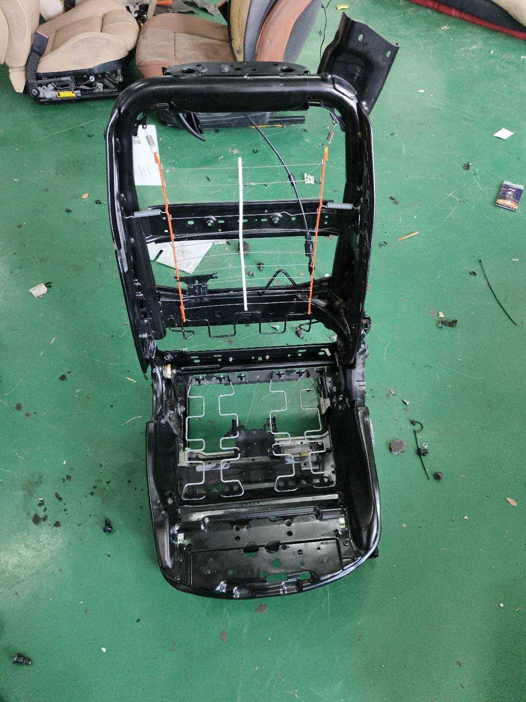 52107351865 驾驶员座椅骨架