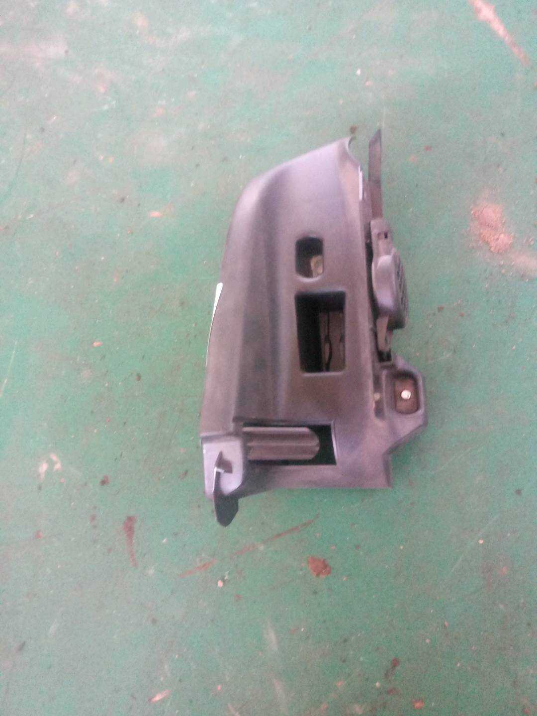 8WD857792 Seat Belt Guide