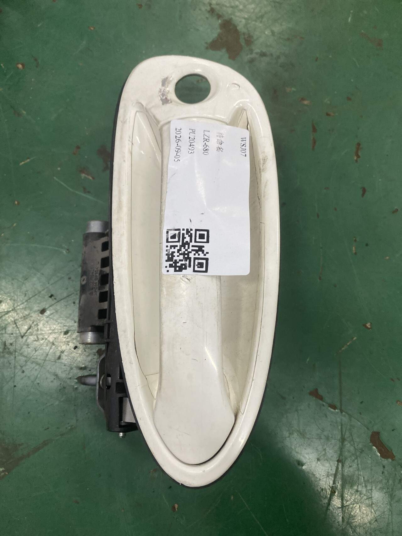 97053761300 前门外拉手(左)