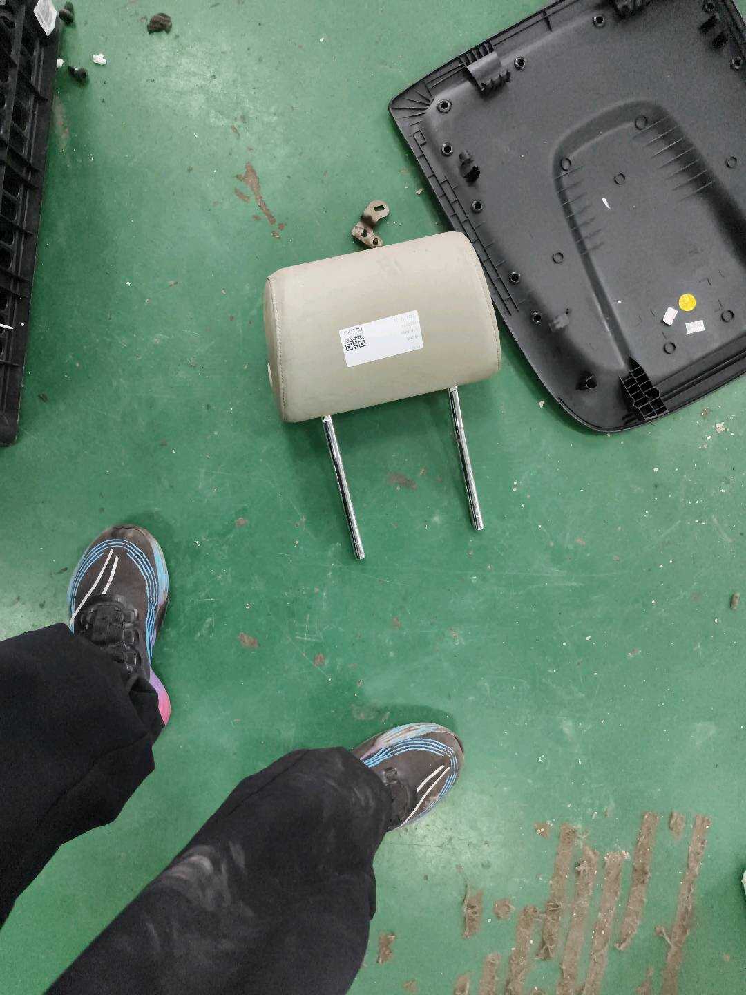 L4F0881902D1MX 副驾驶员座椅头枕