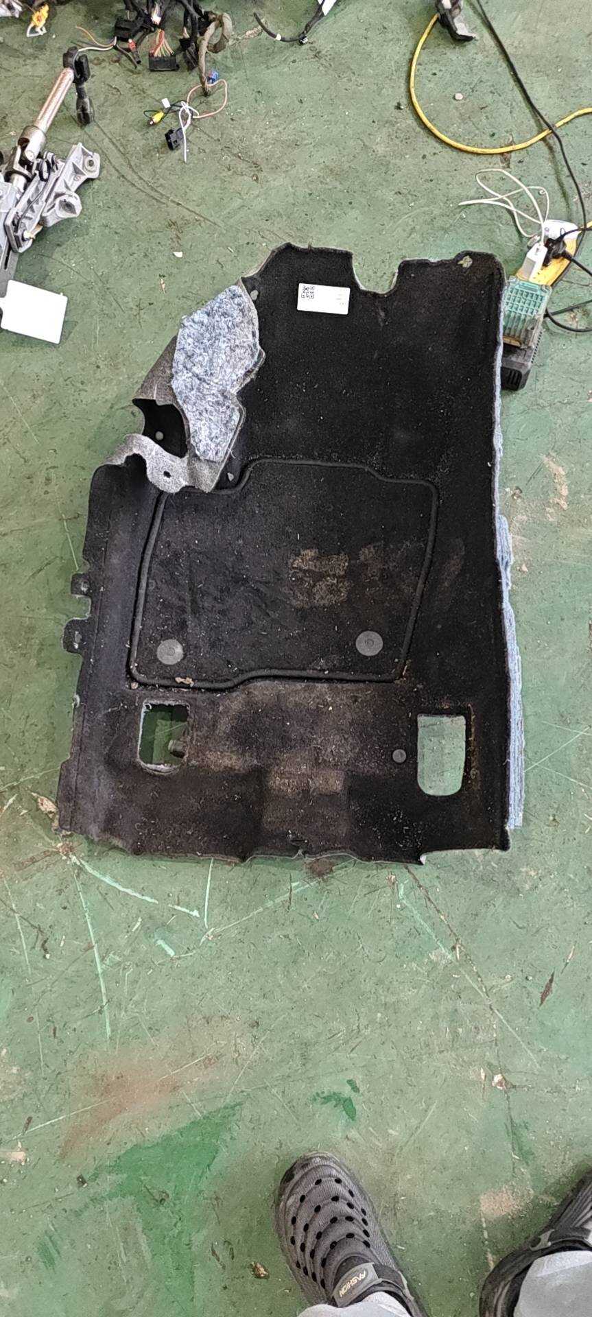 FK7BR13001AJ3JA6 Floor Carpet, Front Left