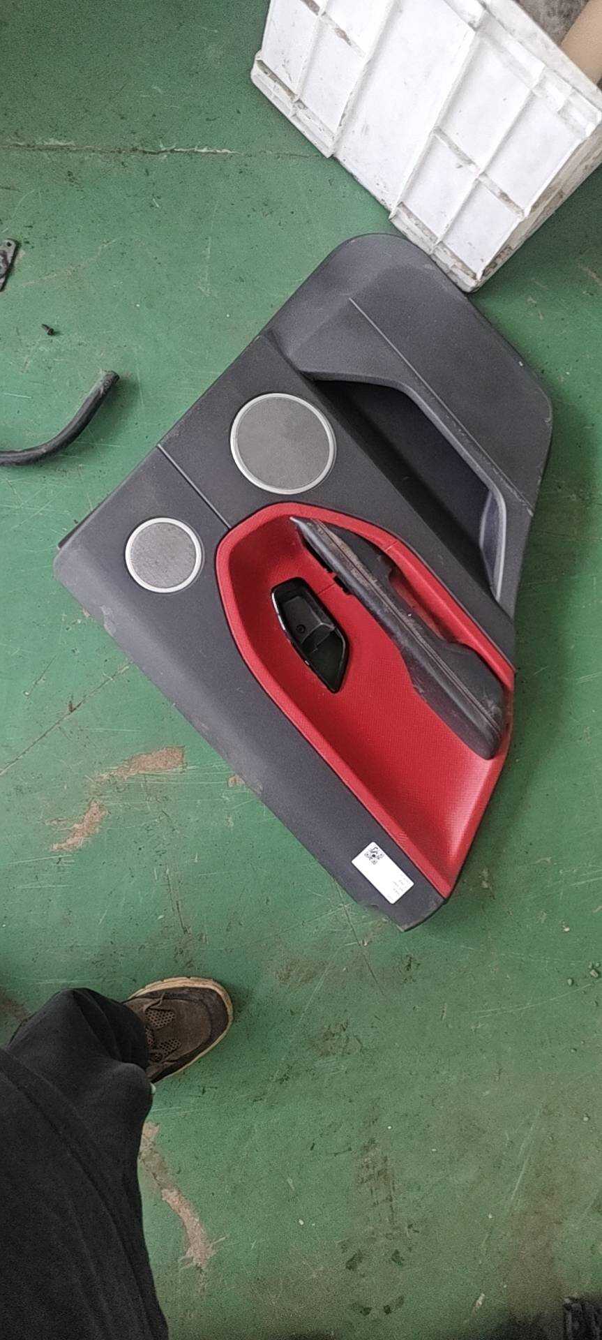 LR028137 Rear Door Trim Panel, Left