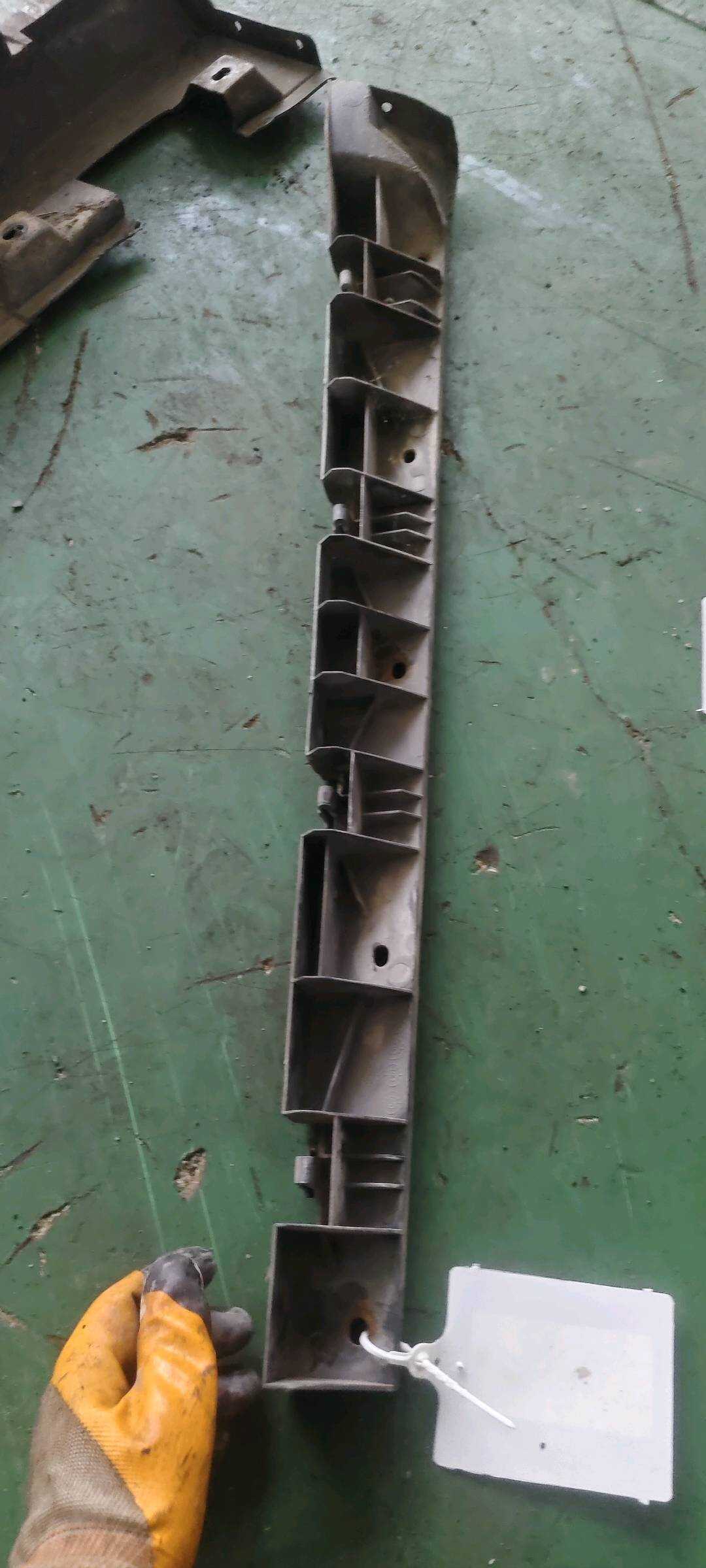 A1646981327 底大边支架(左后)