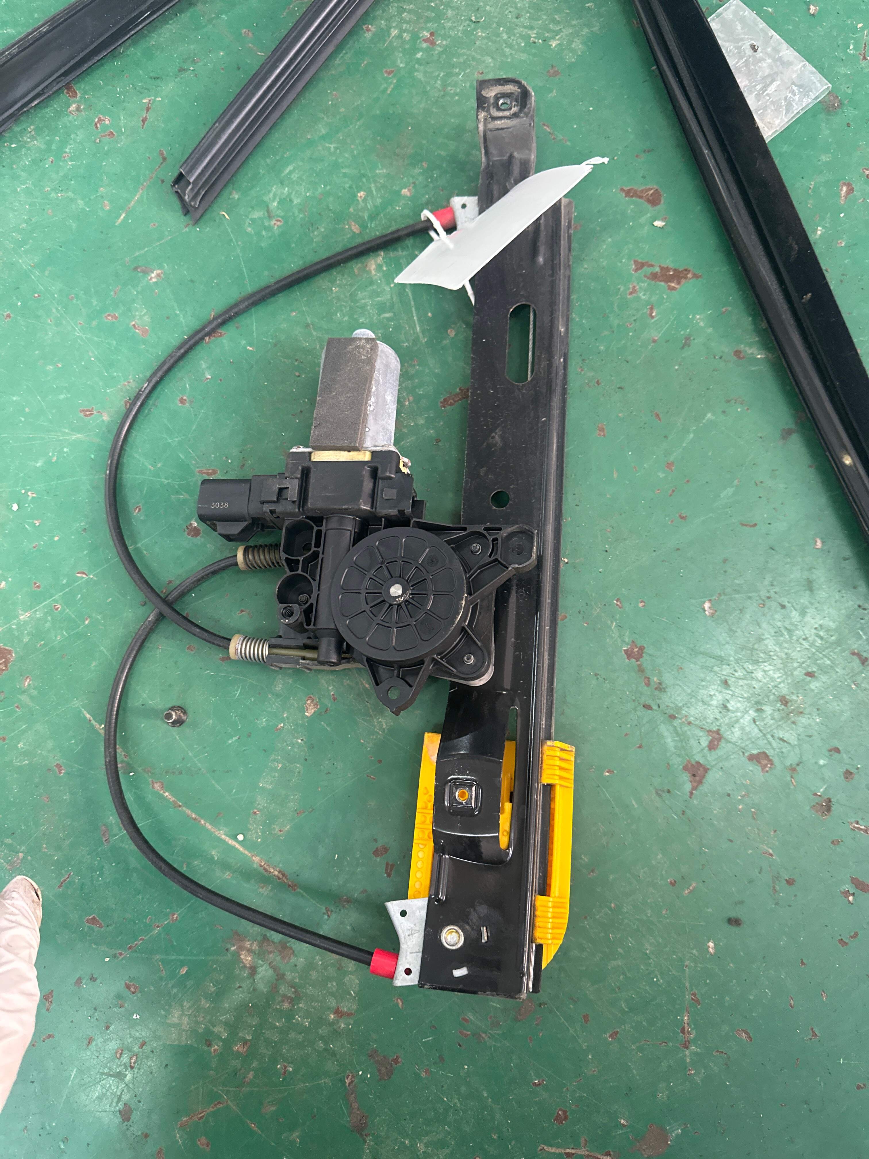 C2Z15093 Rear Door Window Regulator Bracket, Right