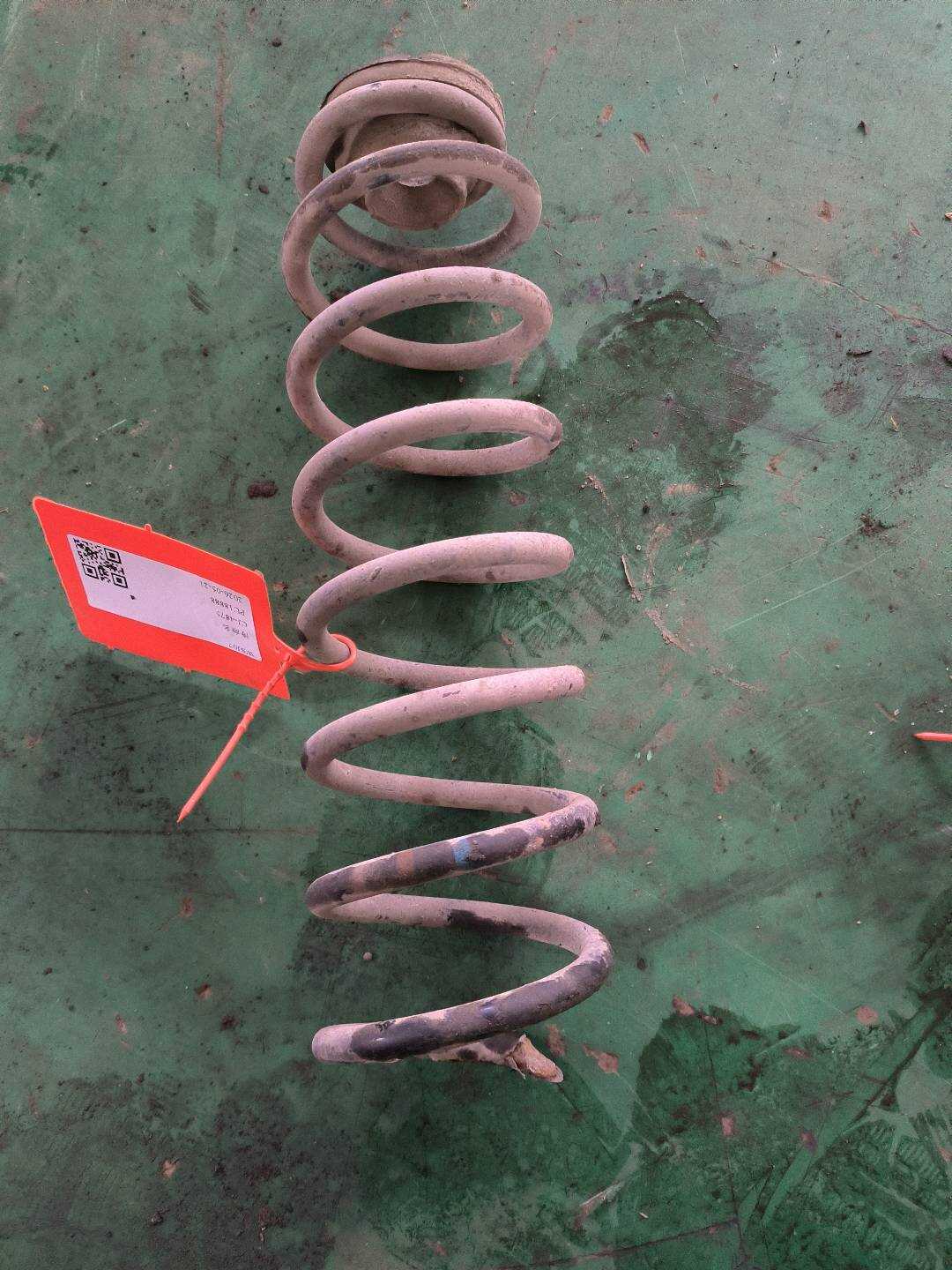L6RD411105E 前减震器螺旋弹簧(右)
