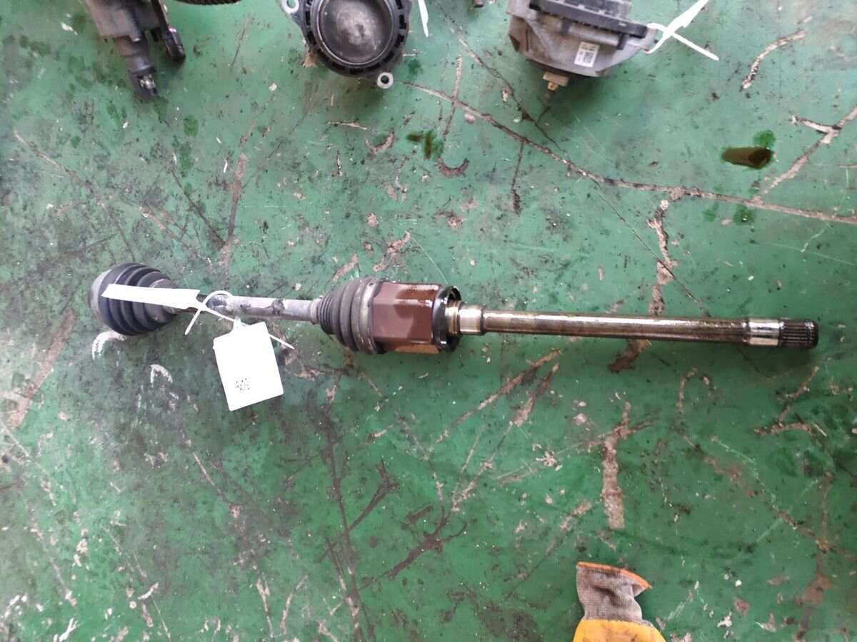 31607619658 Front Axle Shaft, Right