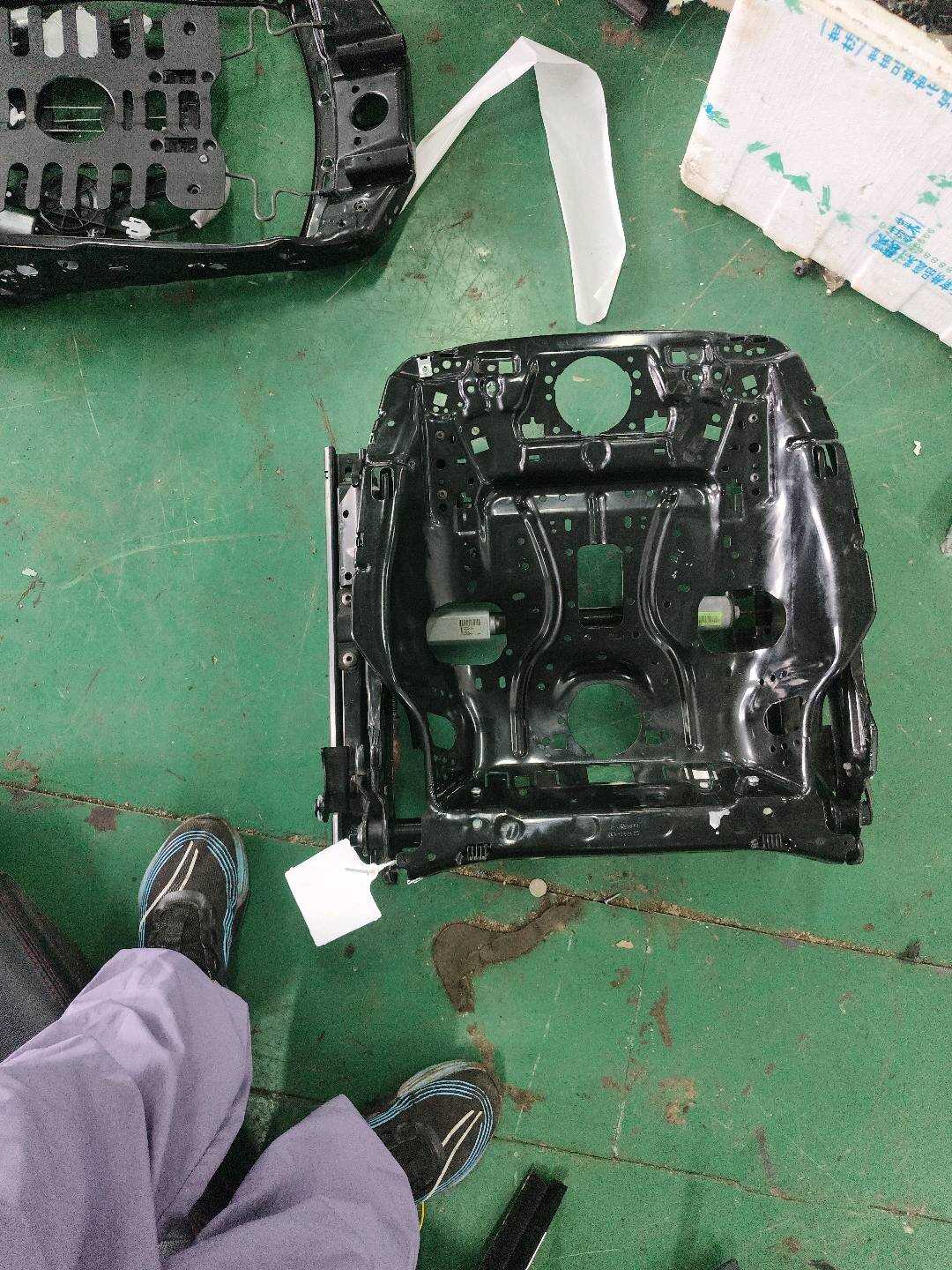 L3TD881105G 驾驶员座椅底座骨架
