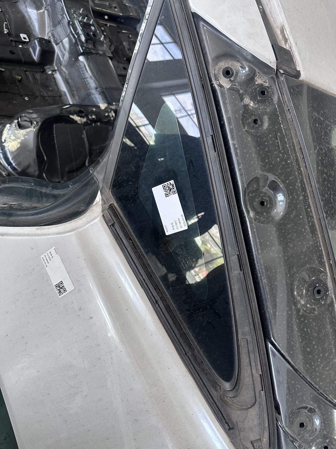 C2D27029 Quarter Panel Fixed Glass, Left