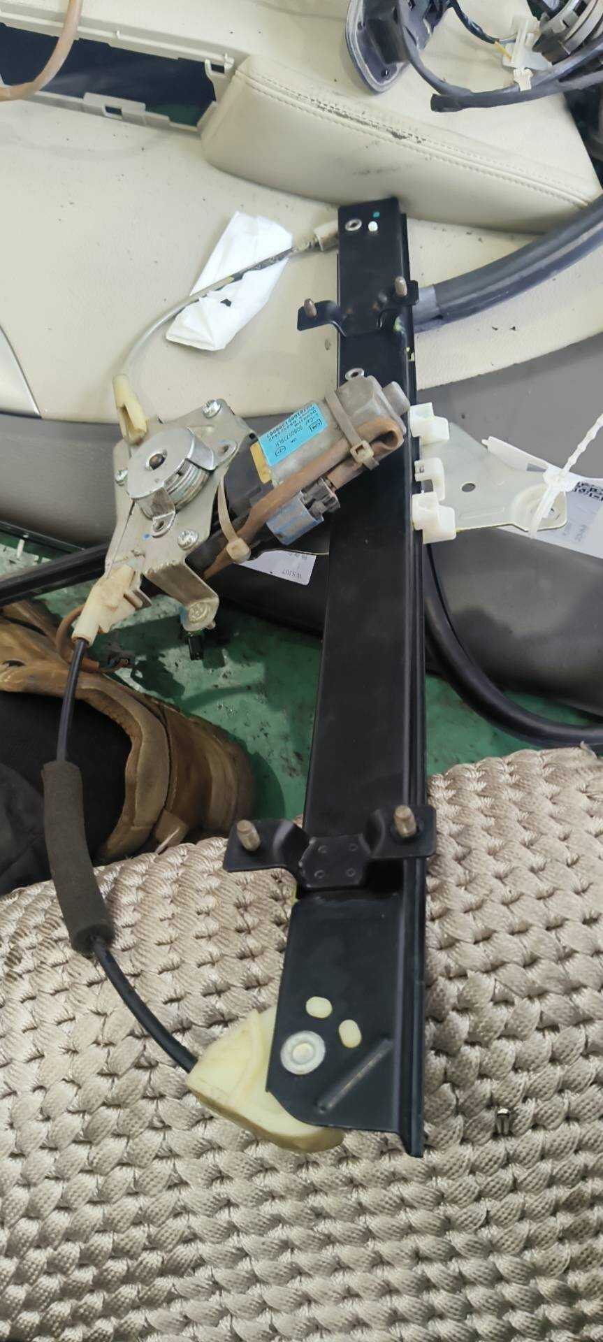 90805774 Rear Door Window Regulator Assembly, Left