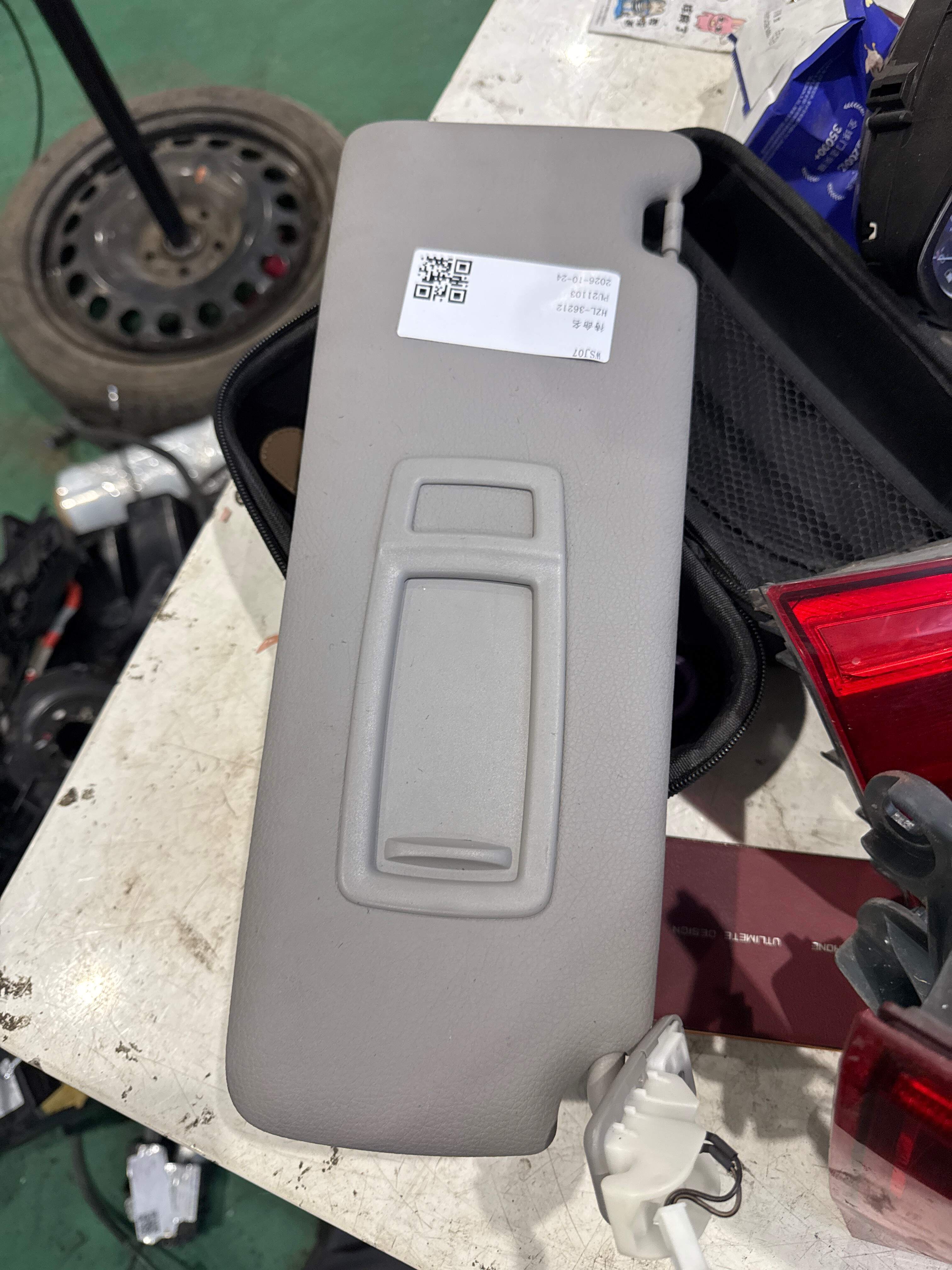 51167478262 Sun Visor, Right