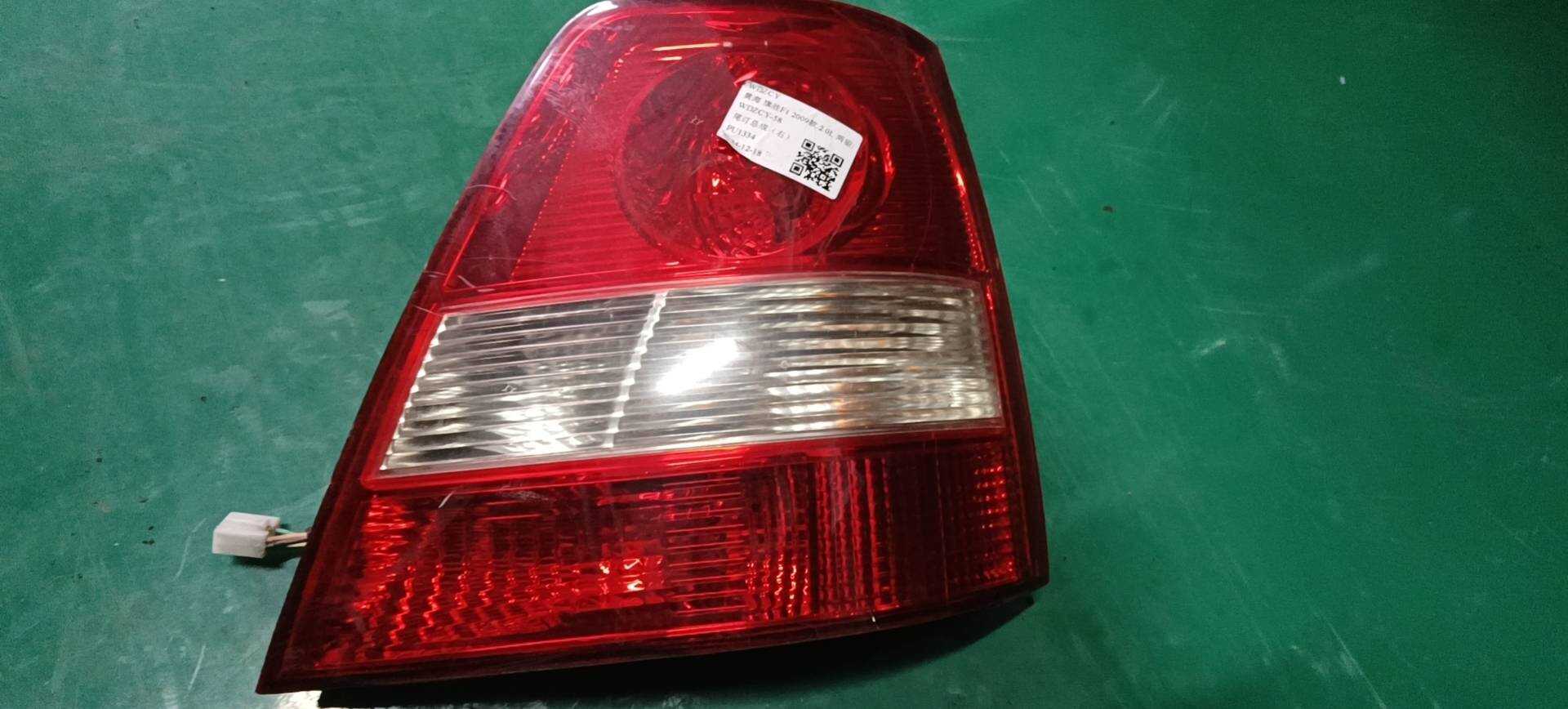 404001002 Tail Light Assembly, Right