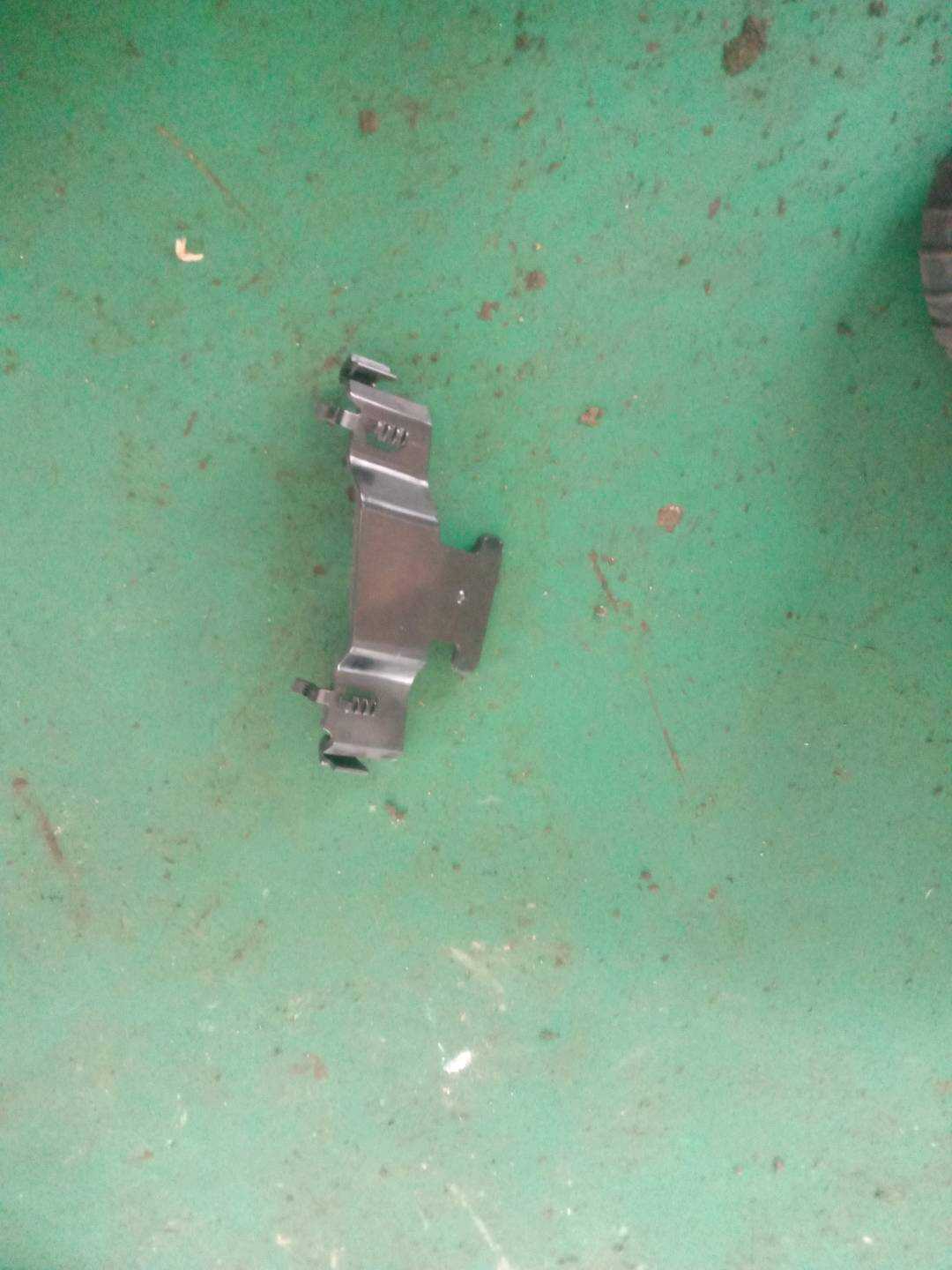 L8WD867191 车柱饰板支架