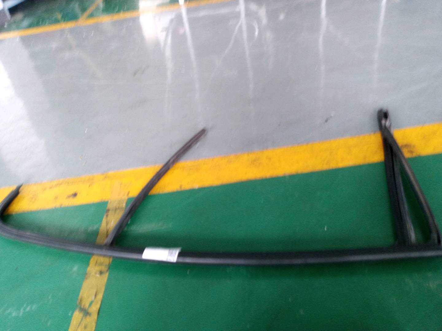 51357283569 后门玻璃绒槽(左)
