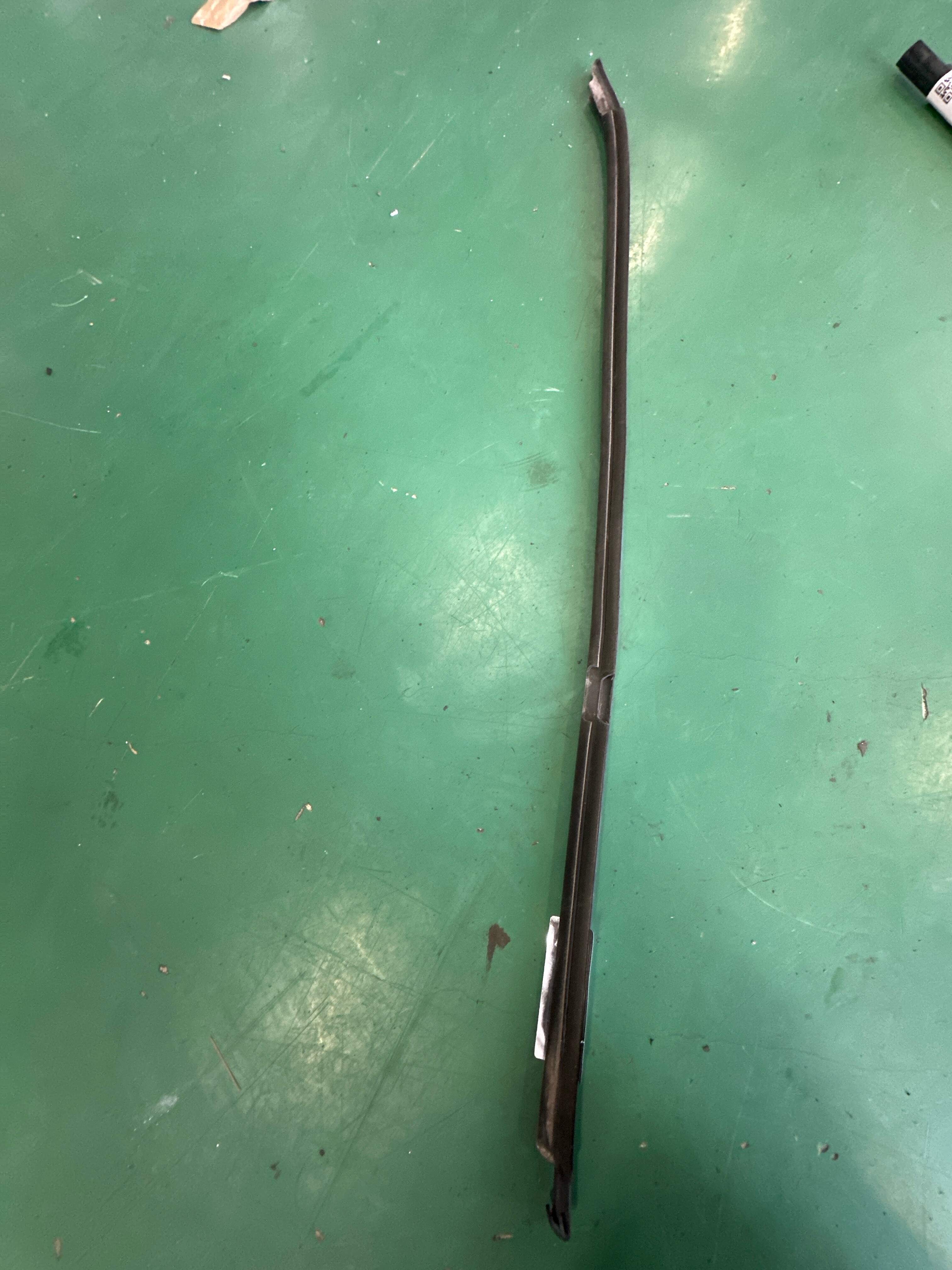 51357060250 后门玻璃压条(右外)