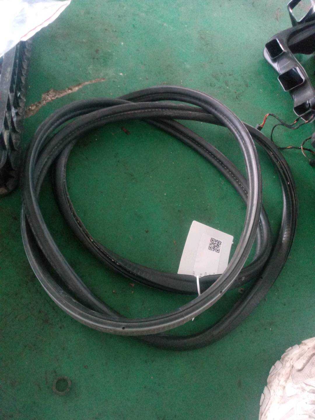 51762990474 尾盖密封条