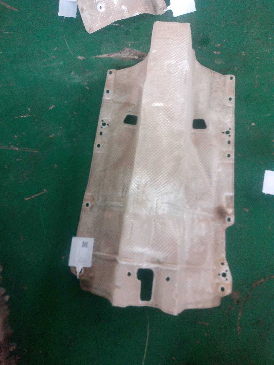 L8WD804160A 排气管隔热罩（中）