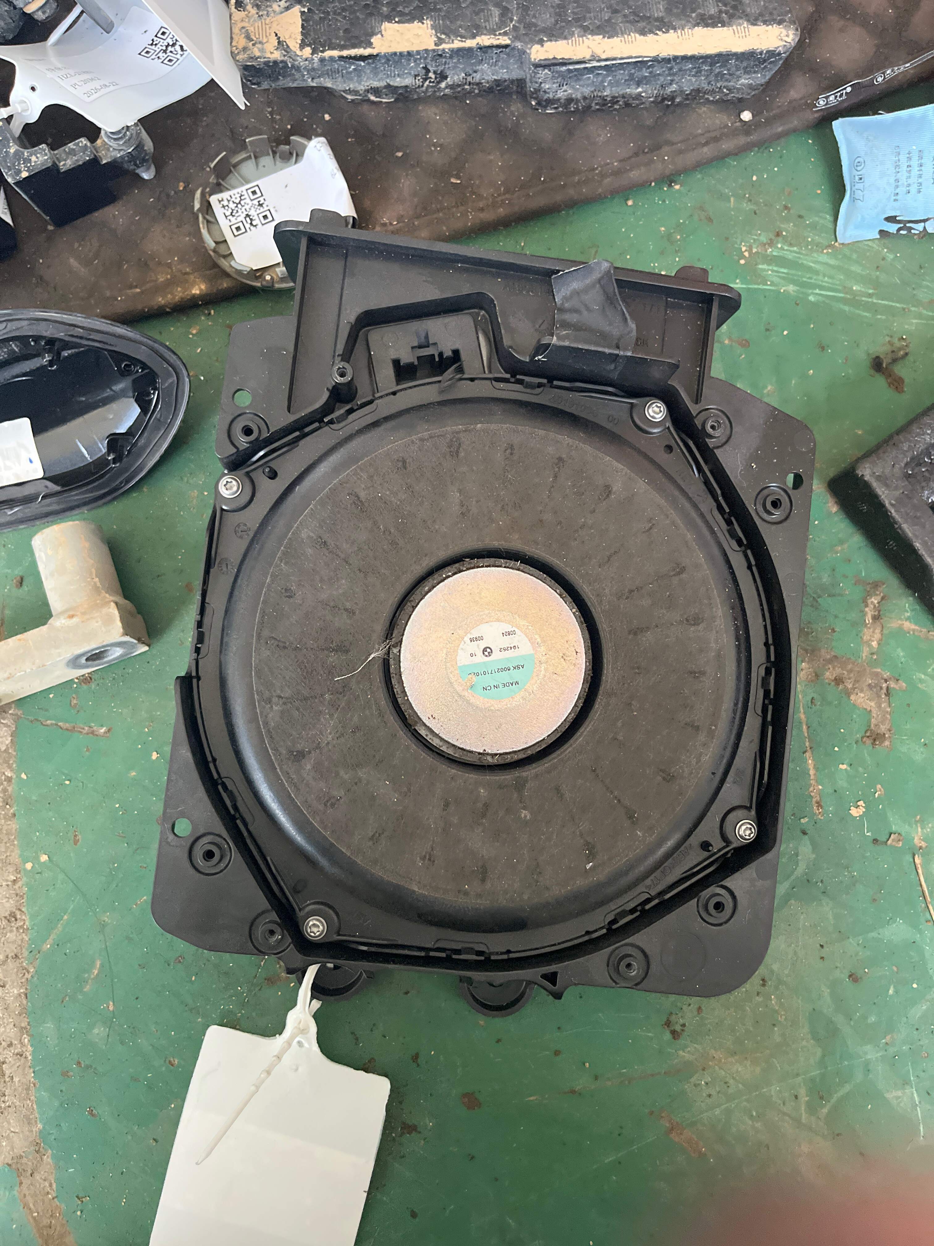 65135A19586 中央低音扬声器(左)