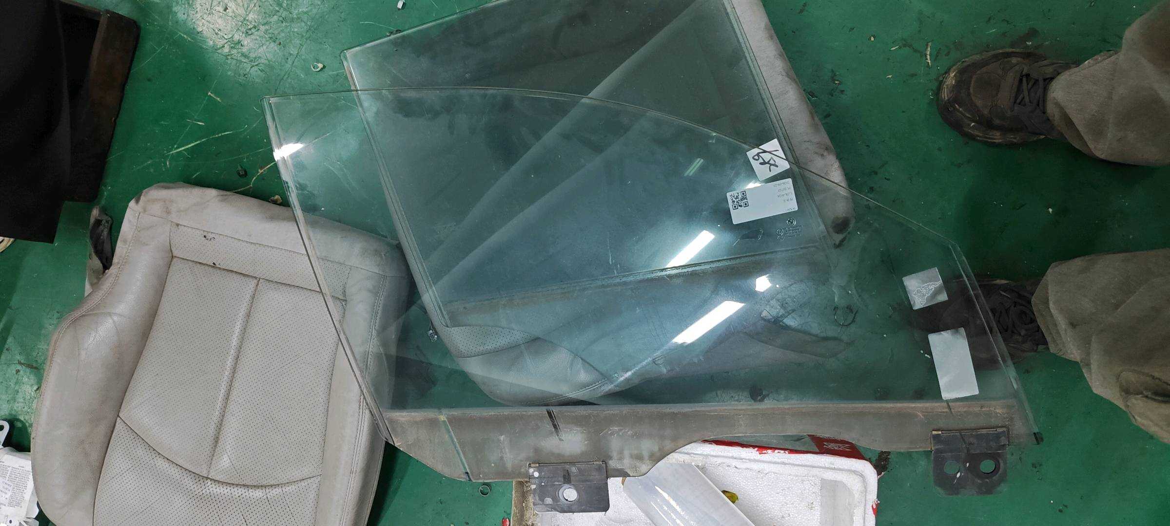 51337003010 侧窗玻璃 绿色 车门 前部 右侧