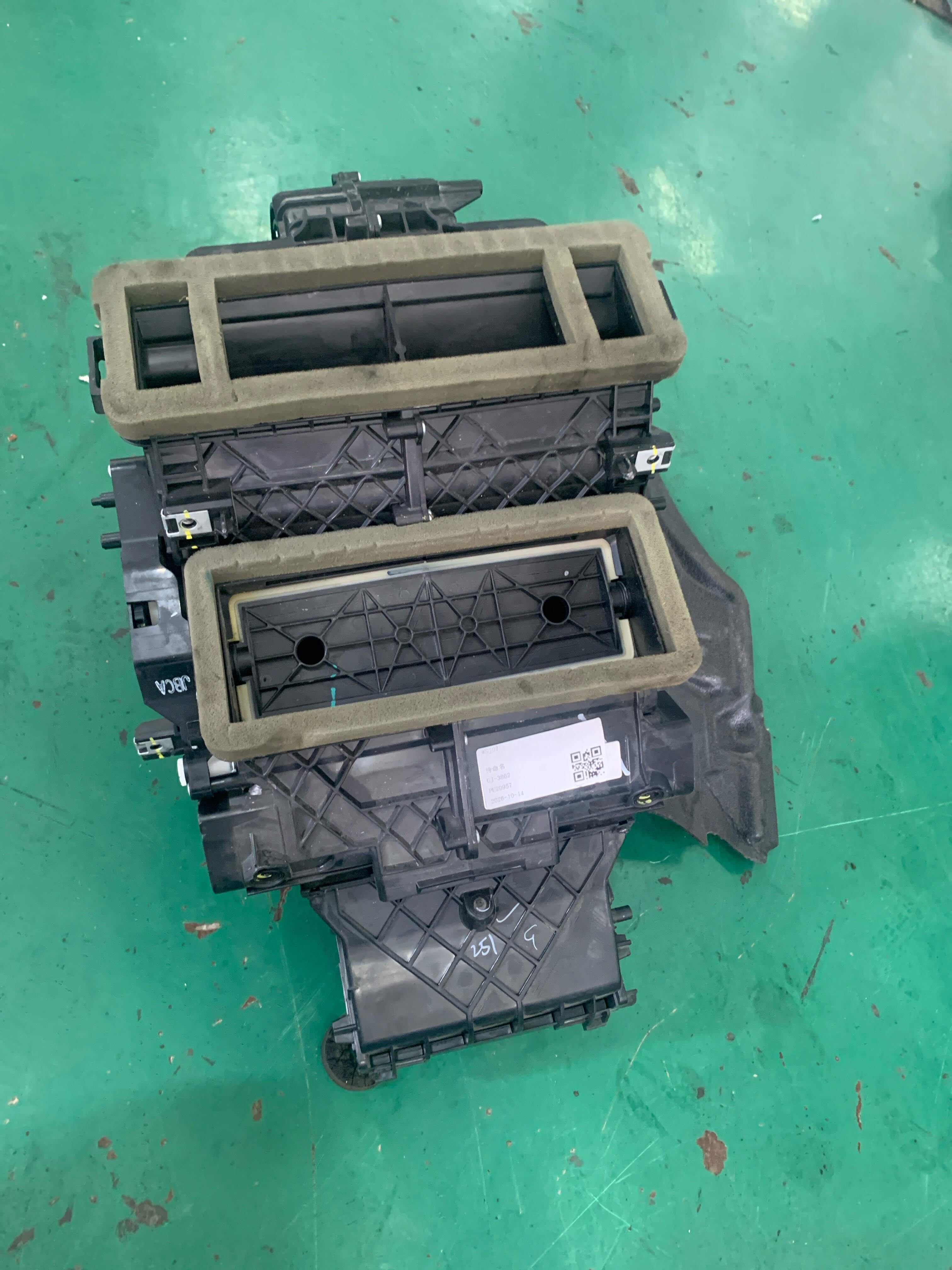 F1F119B555CAA 蒸发器总成（壳）