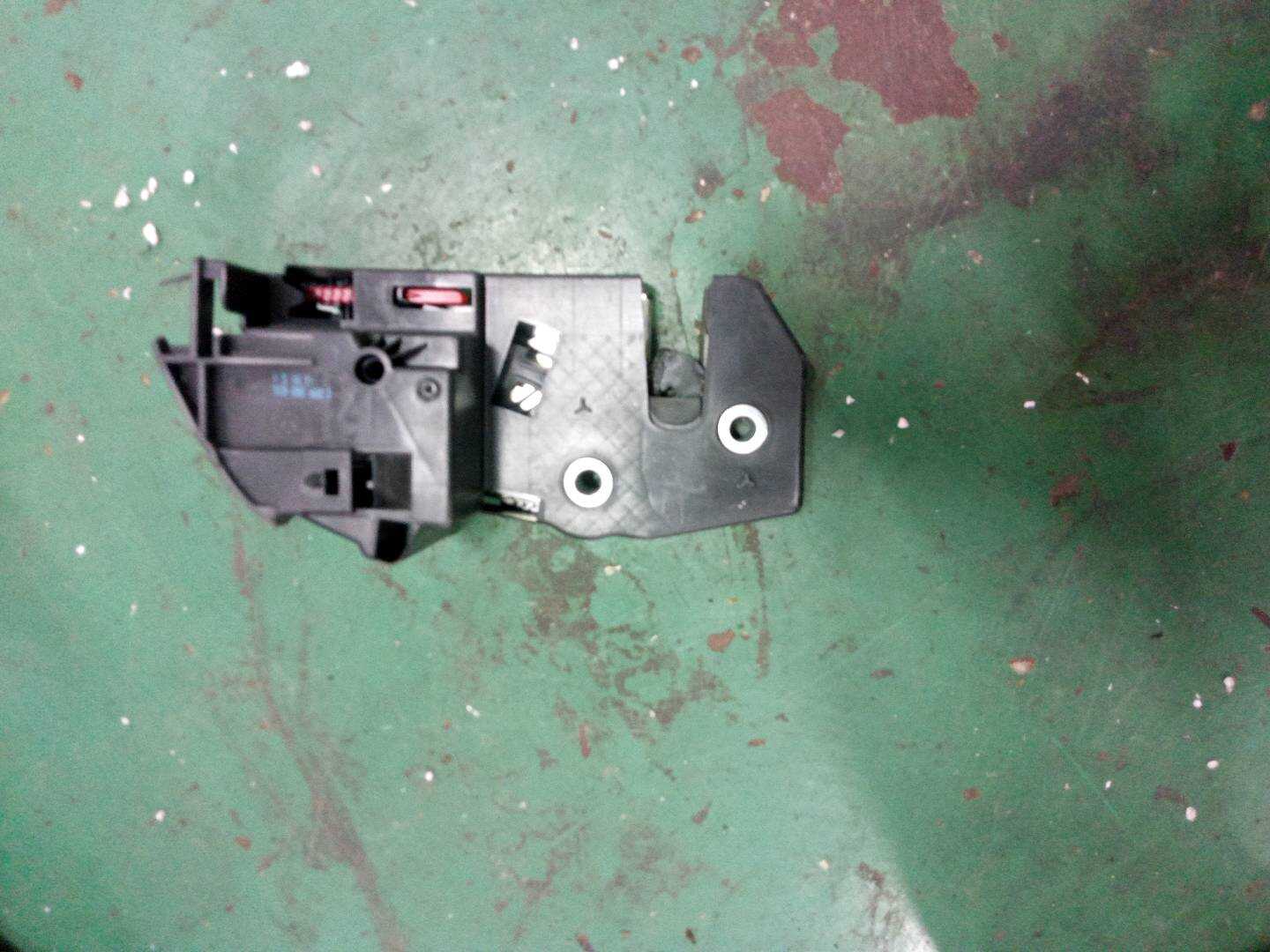1K9885682 靠背锁止装置