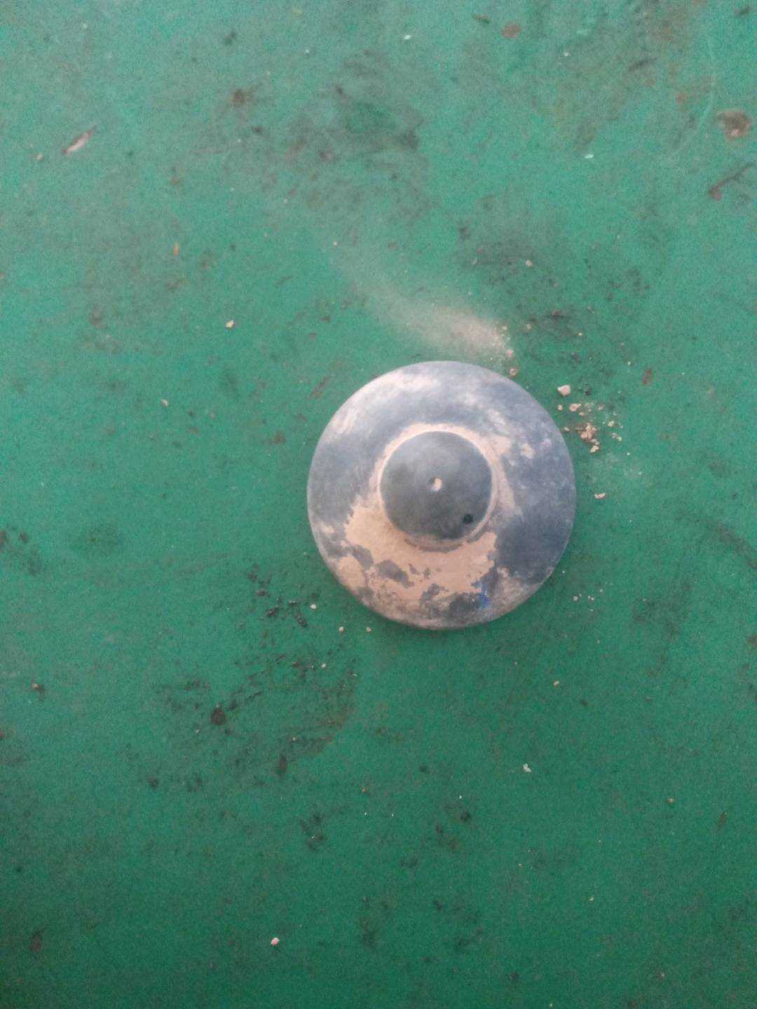 8W0512135 后减震器盖