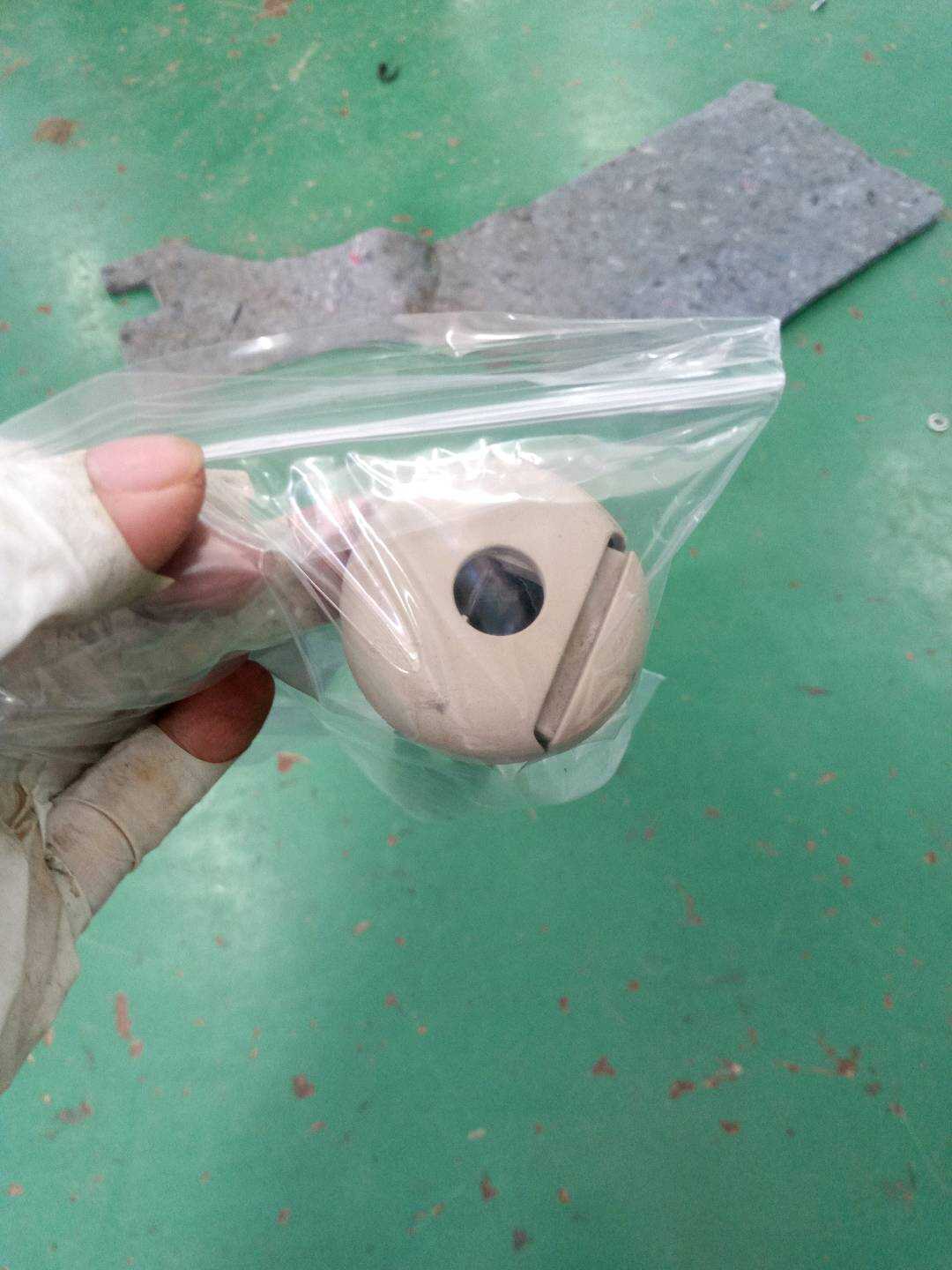 4L0883919A 导向件,带头枕按钮,可调式
