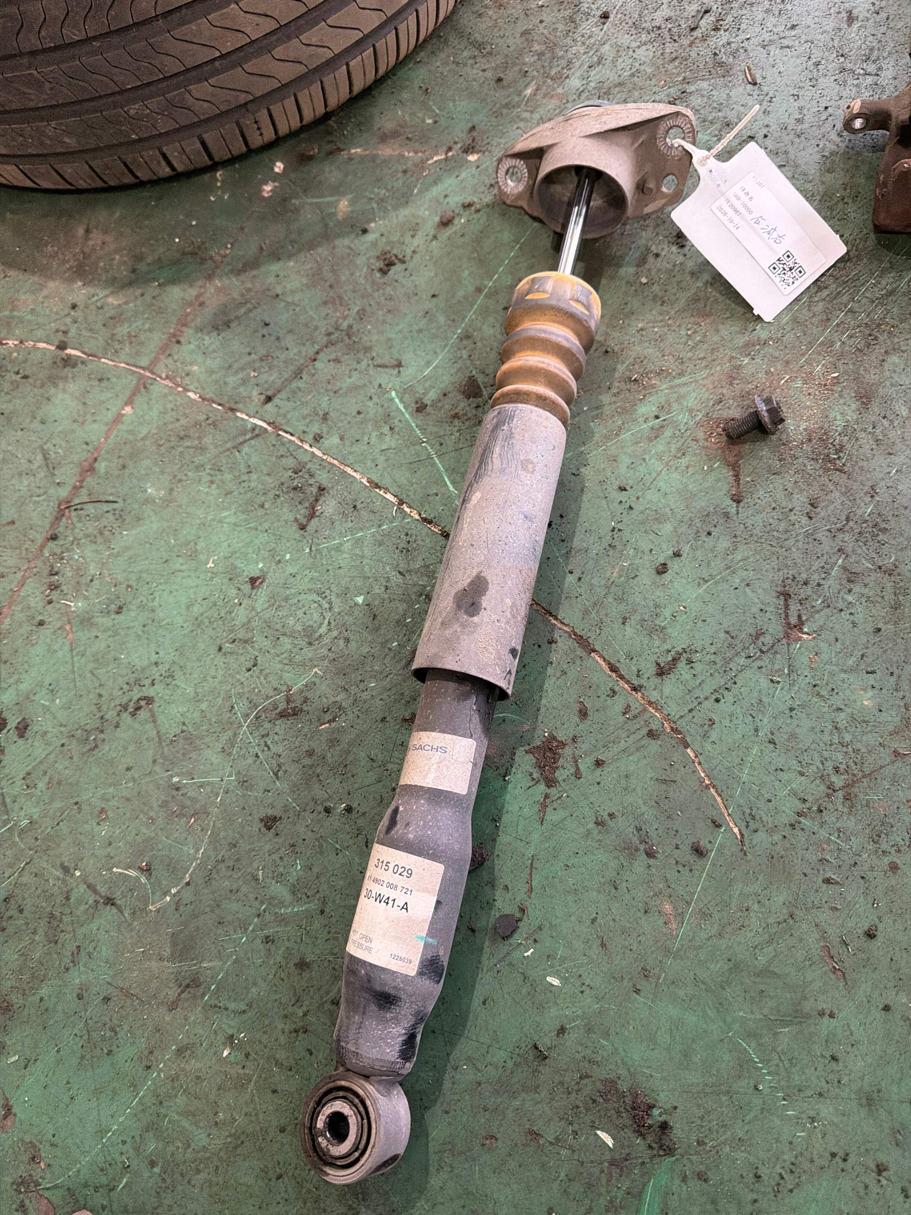 5ND513049A 后减震器芯