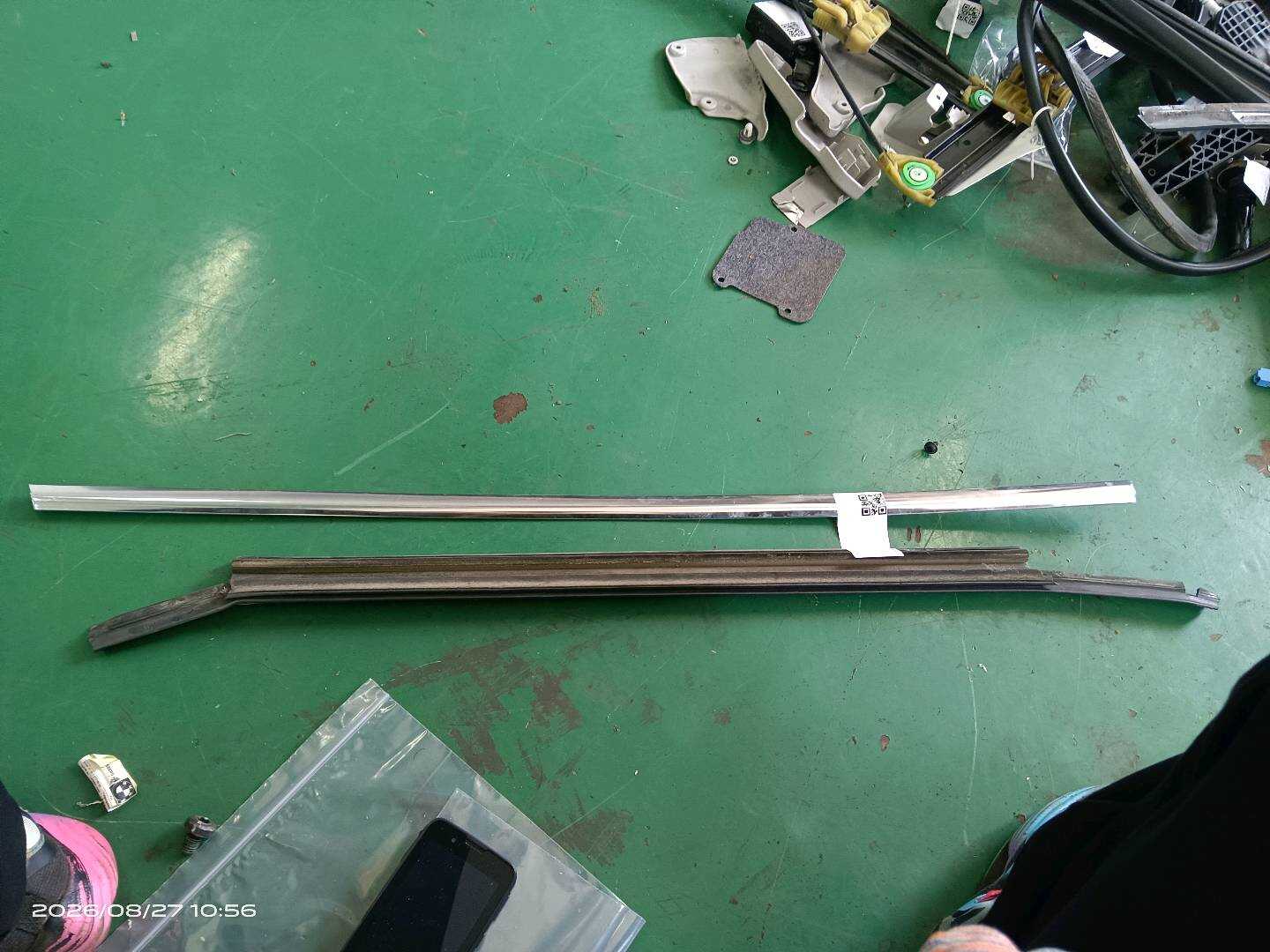8U0853763 后门玻璃压条(左外)