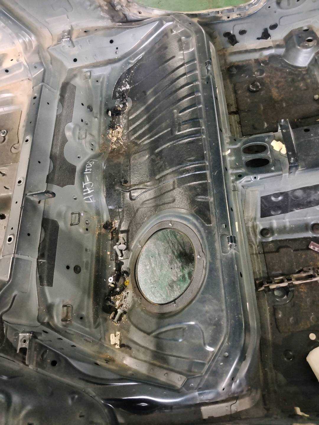 41007284298 前上部行李箱底板横梁