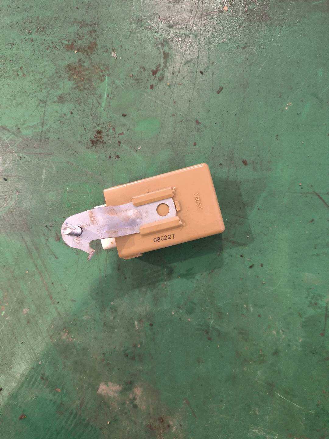 8591106030 后遮阳板继电器