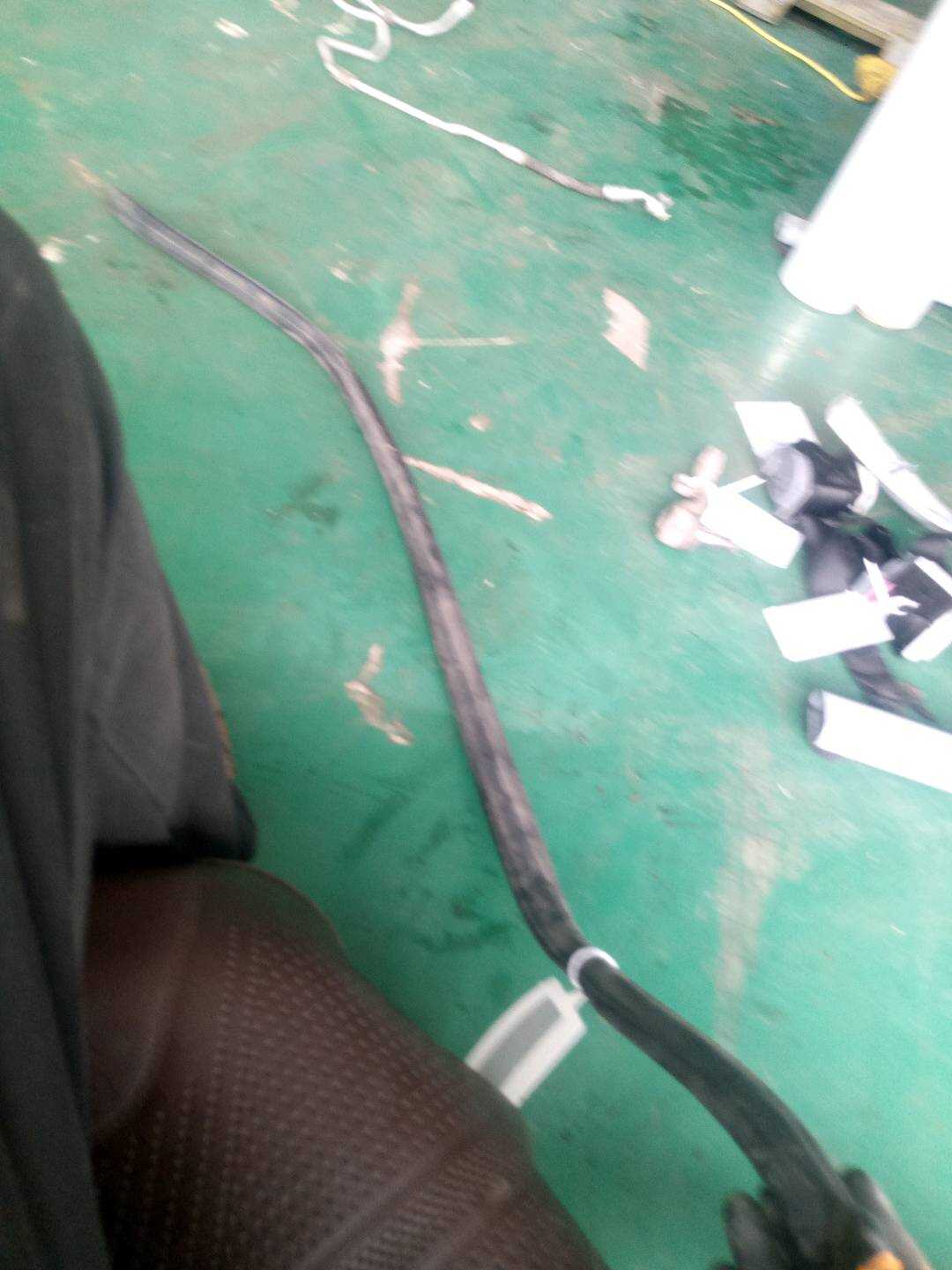 51767210736 前机盖胶条(后)