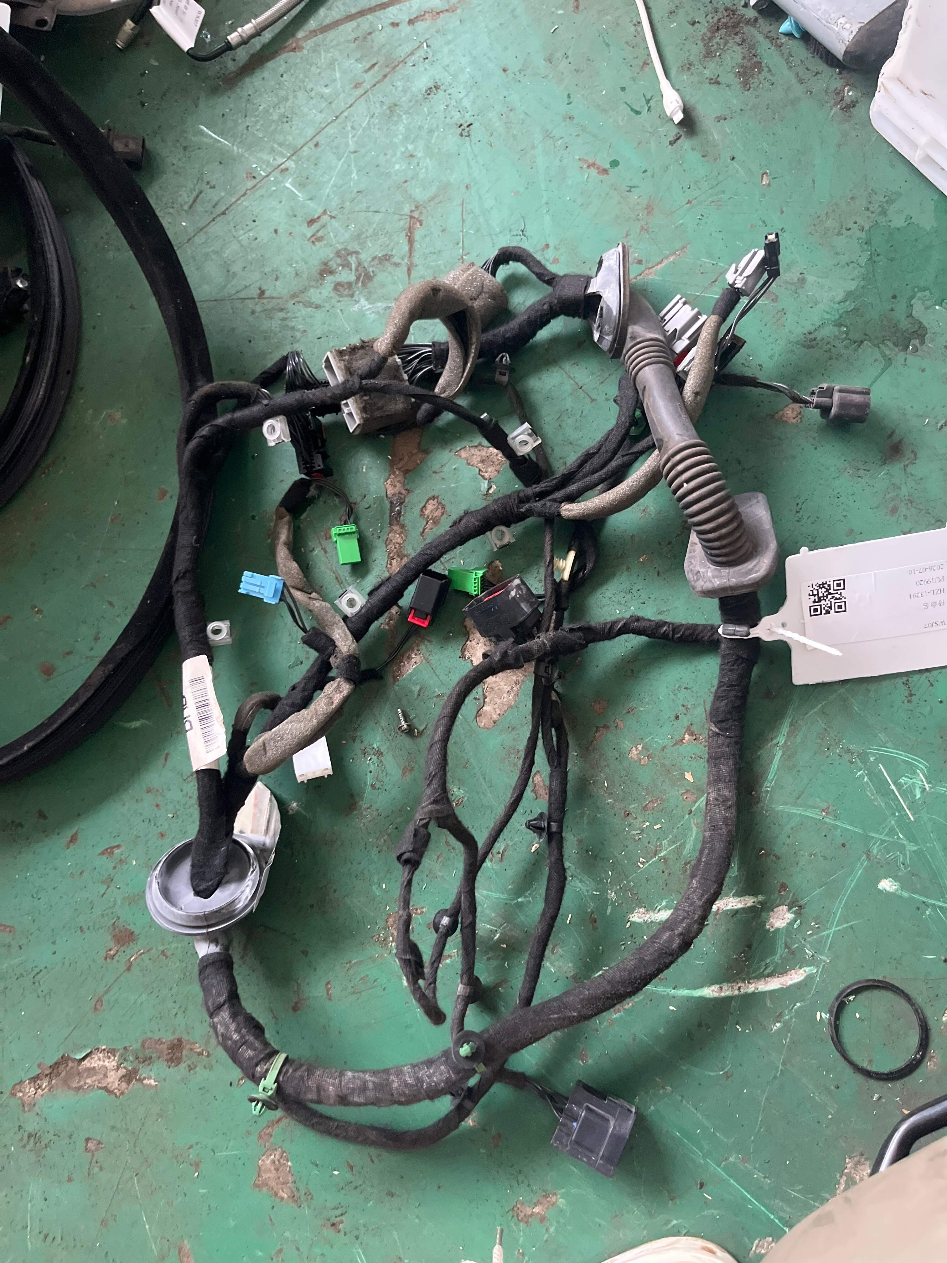 LR028705 Front Door Wiring Harness, Left