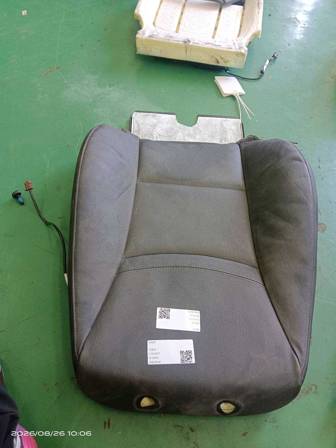 52107246800 副驾驶员座椅靠背面罩