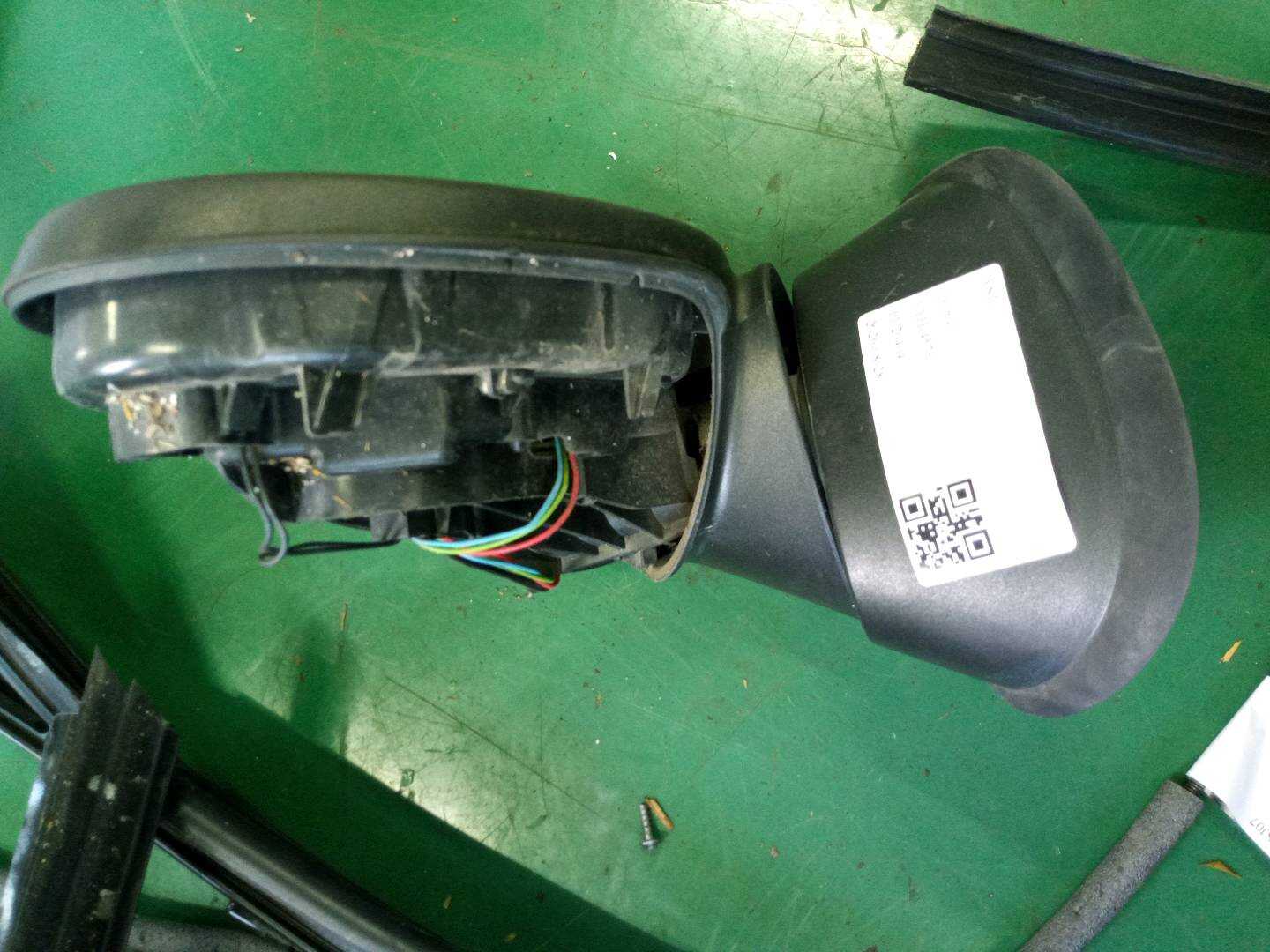 51167264113 倒车镜固定座(左)