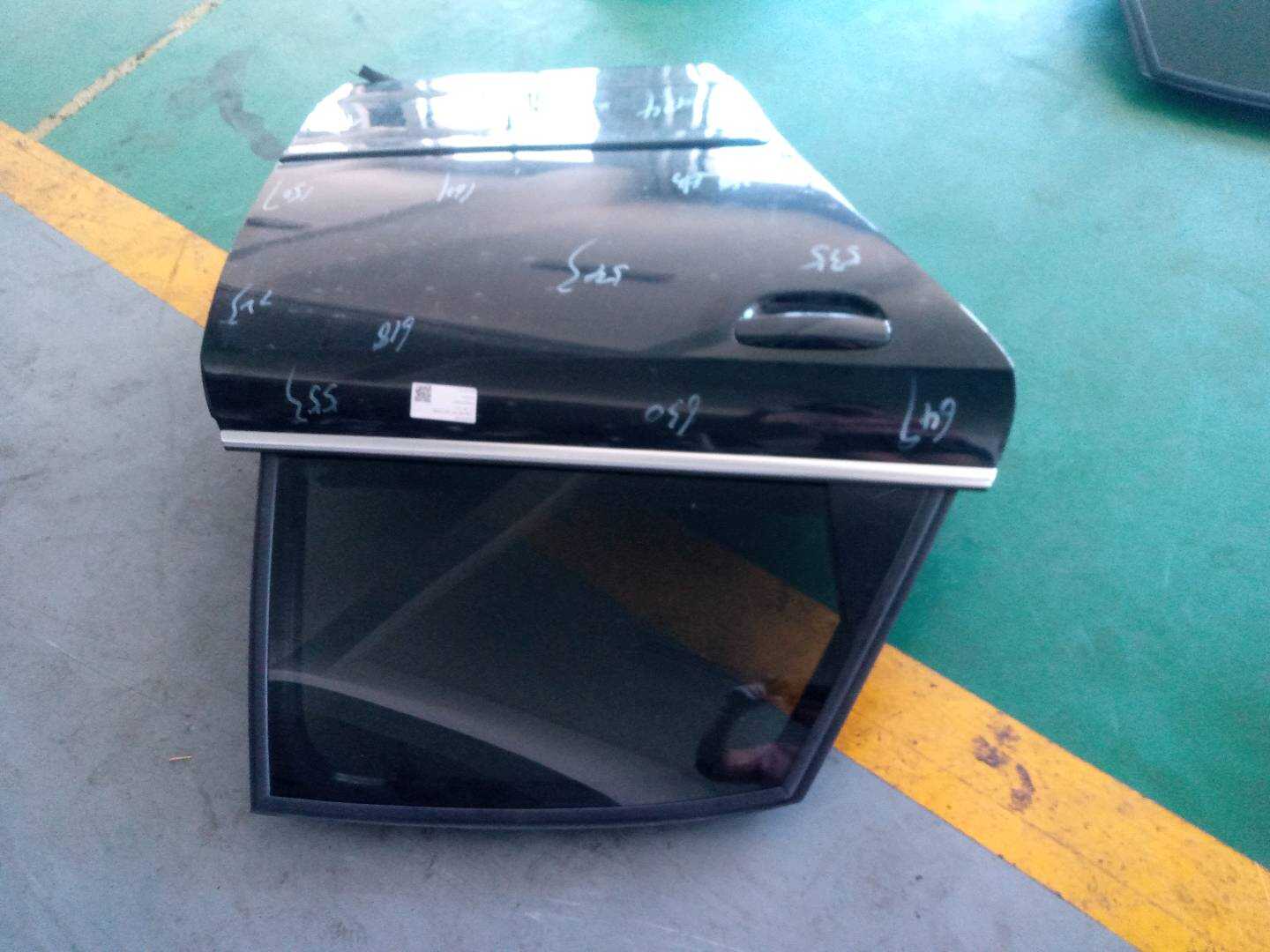 8E0833052H 后门壳(右)