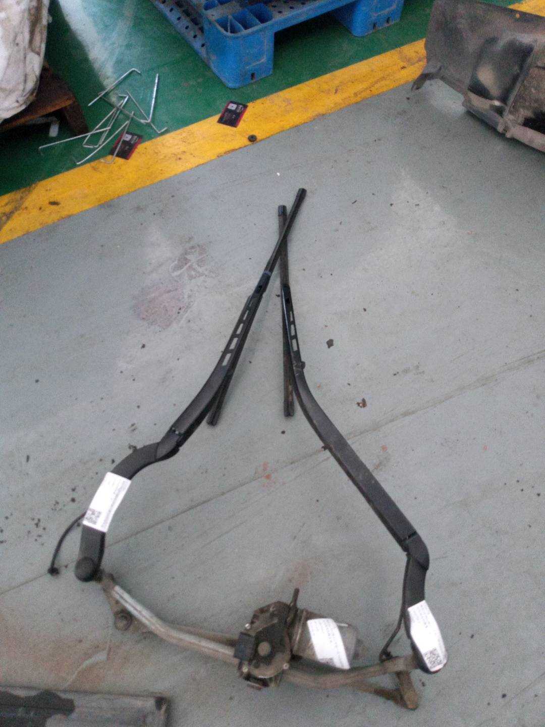 C2Z6778 Front Windshield Wiper Arm Cover, Left